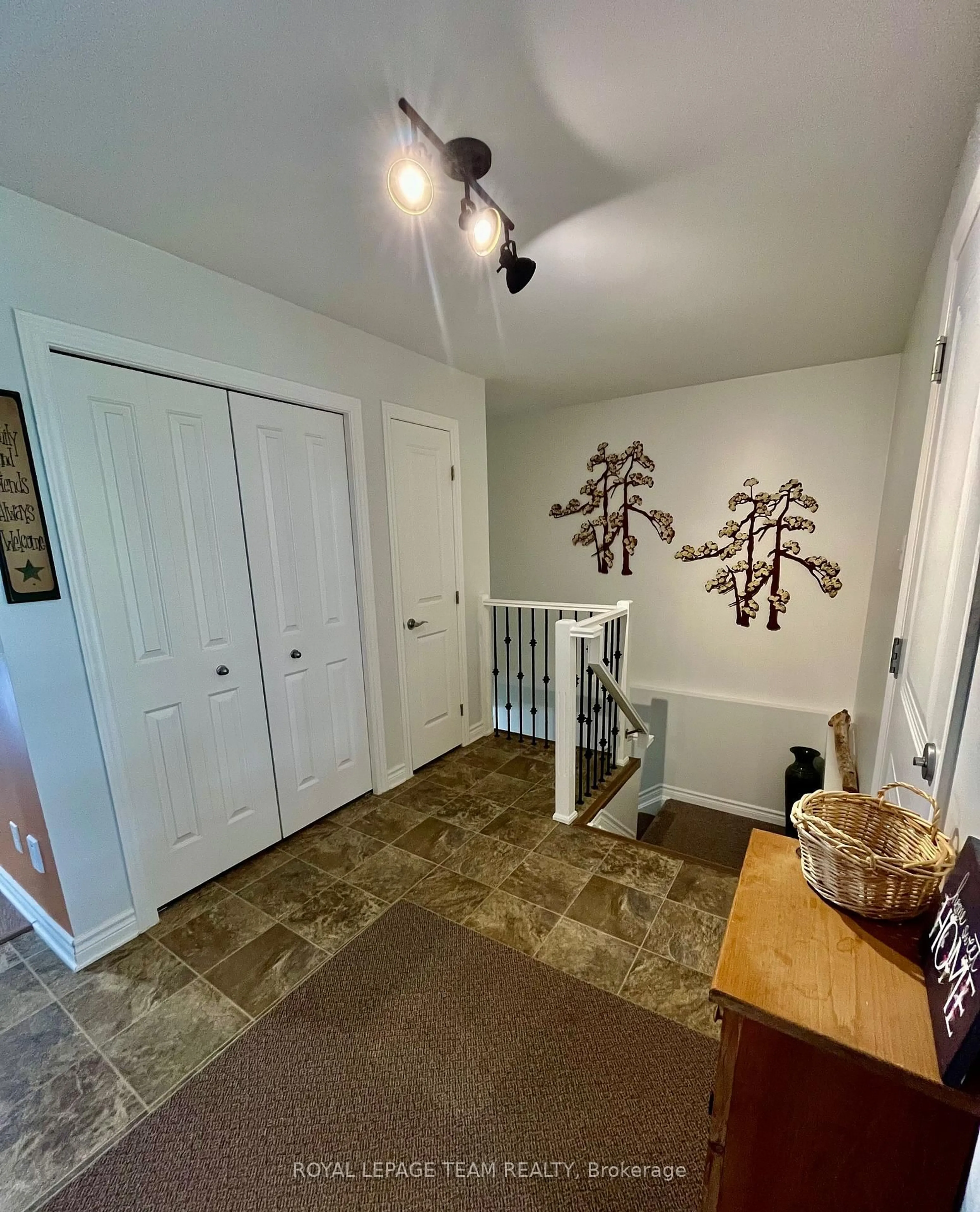 Indoor entryway for 14 Otteridge Ave, Renfrew Ontario K7V 0A1
