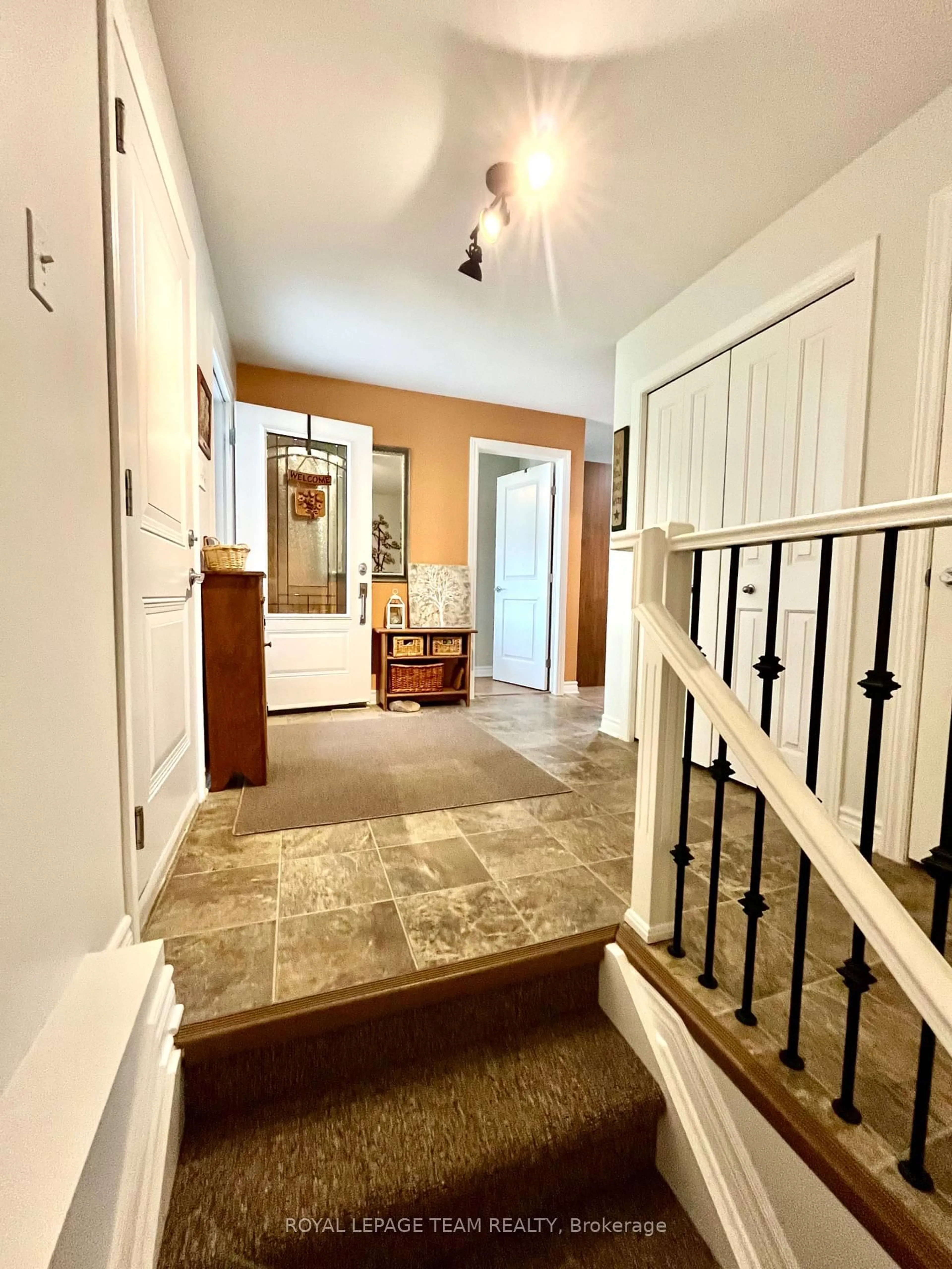 Indoor entryway for 14 Otteridge Ave, Renfrew Ontario K7V 0A1