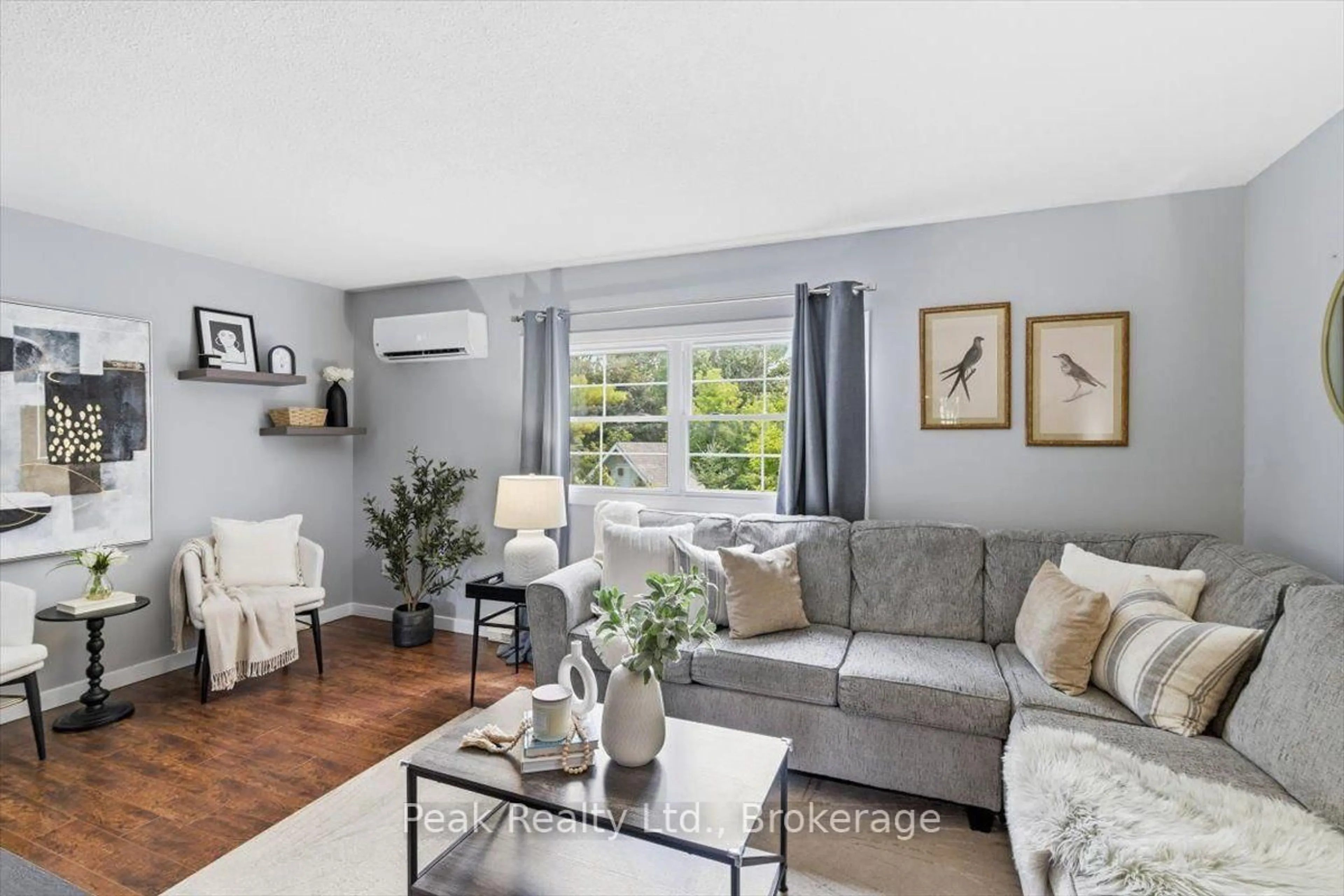 Living room with furniture, unknown for 1673 Applewood Cres, Peterborough Ontario K9K 1N3