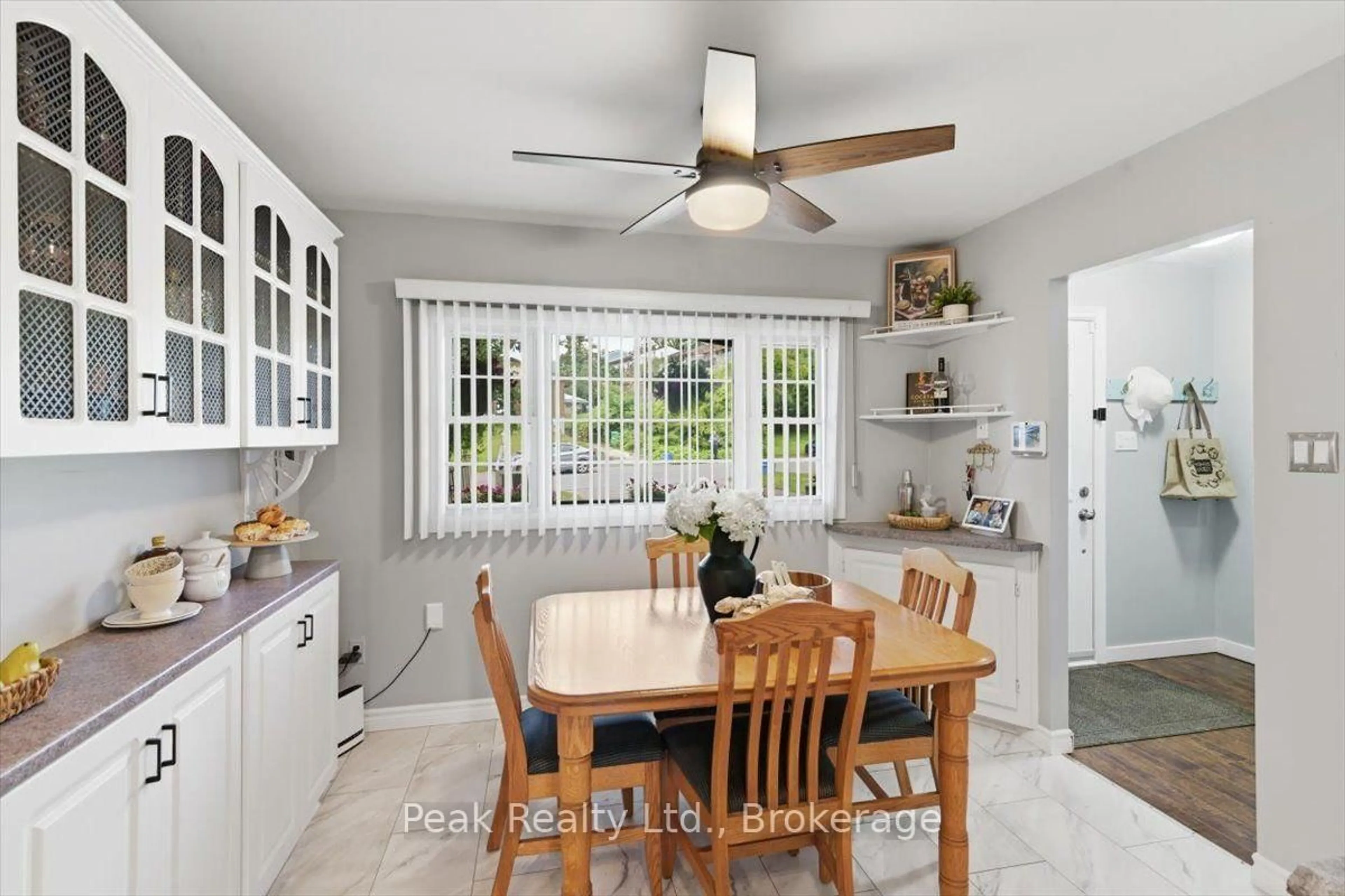 Open concept kitchen, ceramic/tile floor for 1673 Applewood Cres, Peterborough Ontario K9K 1N3