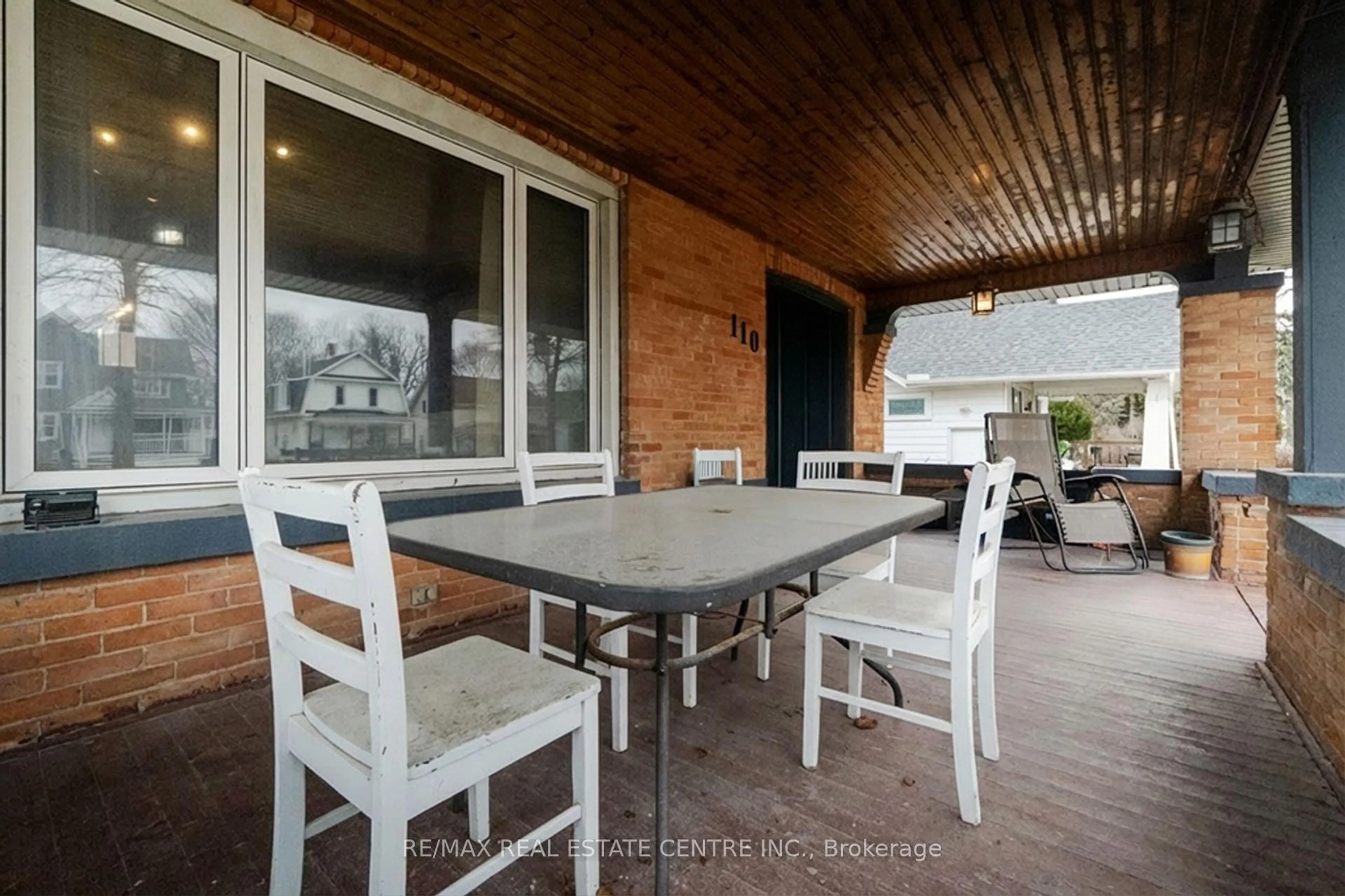 Patio, street for 110 Lacroix St, Chatham-Kent Ontario N7M 2T6