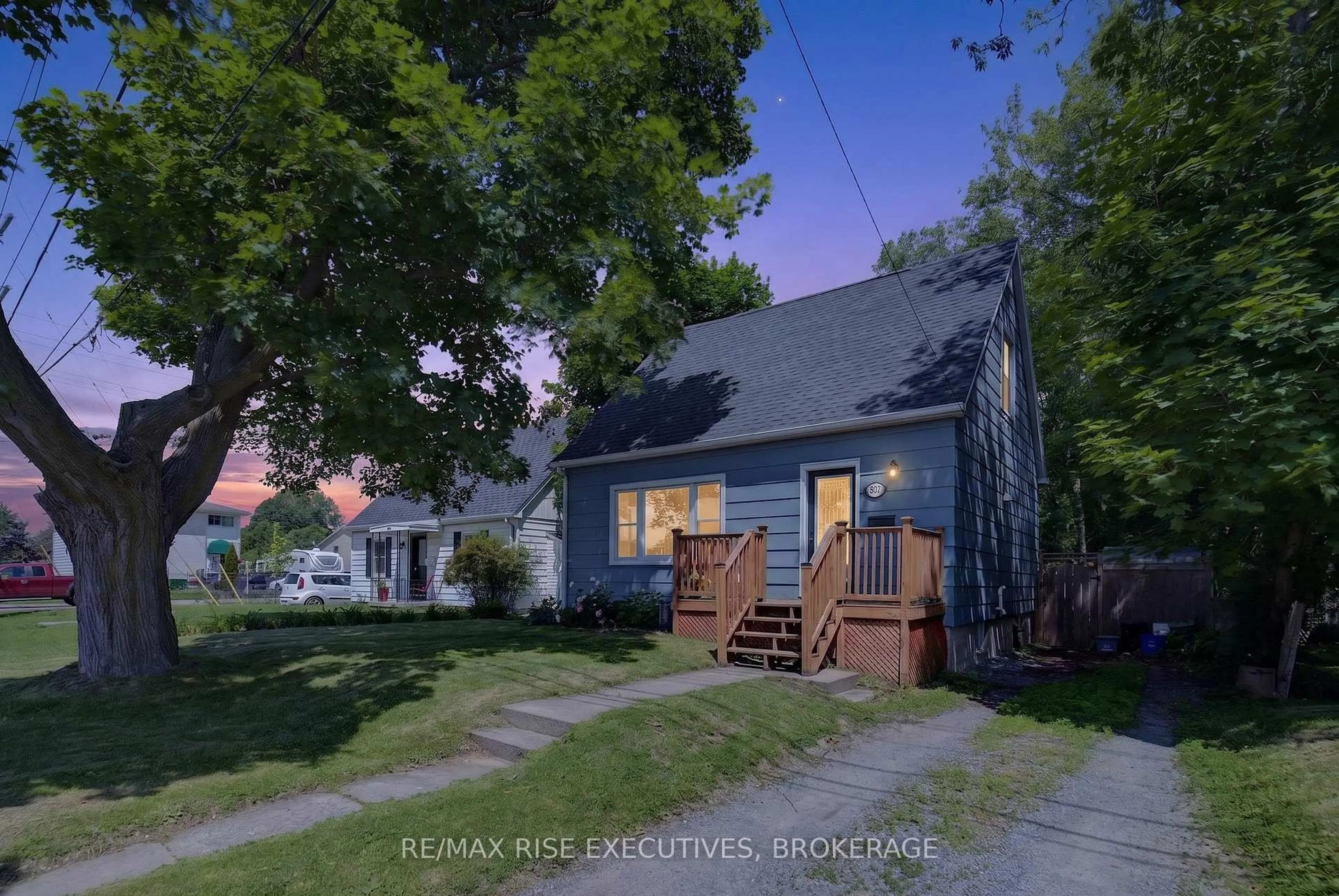 A pic from outside/outdoor area/front of a property/back of a property/a pic from drone, street for 807 Brock St, Kingston Ontario K7L 1W6