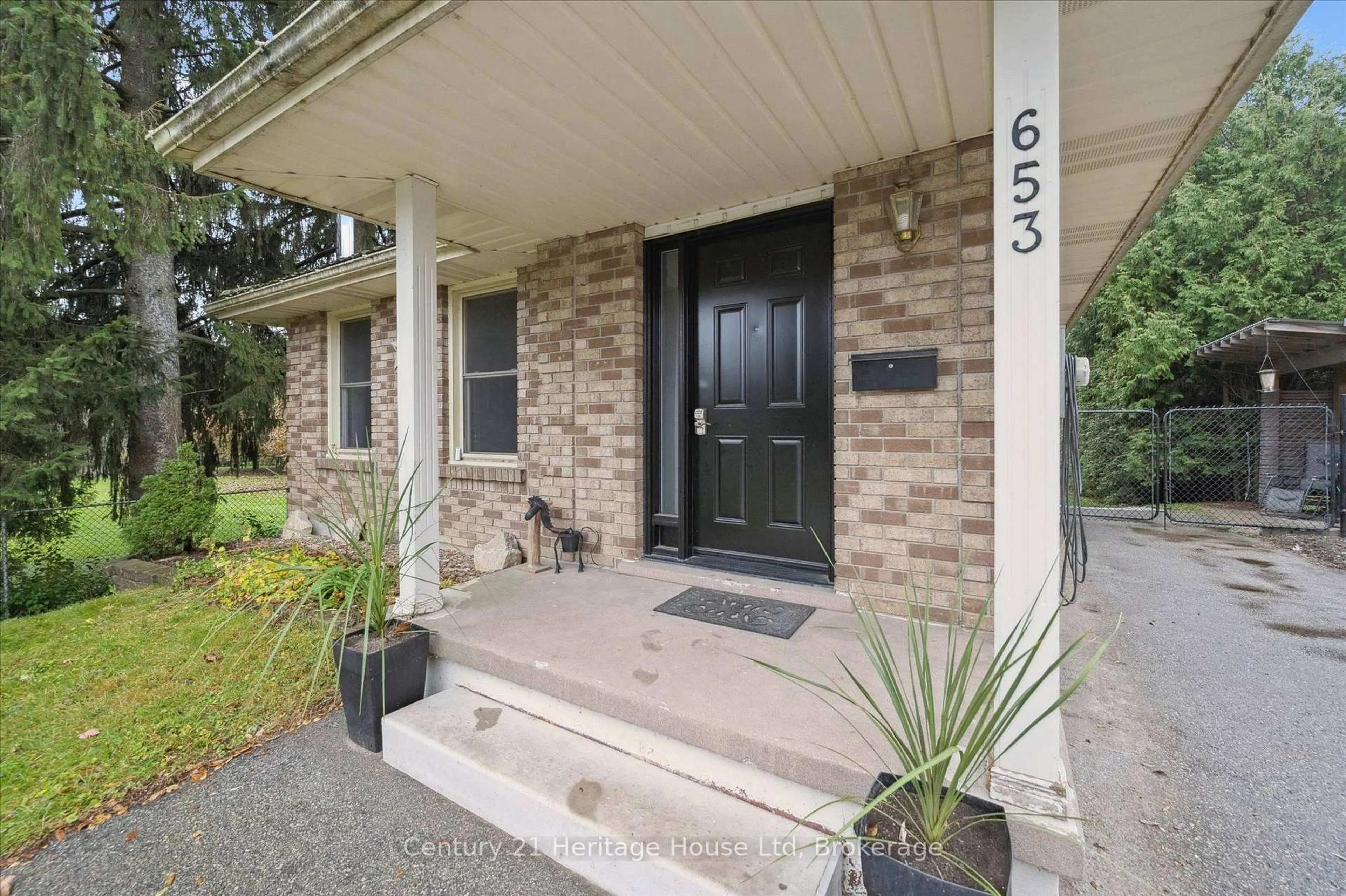 Unknown for 653 Perry St, Centre Wellington Ontario N1M 2R5