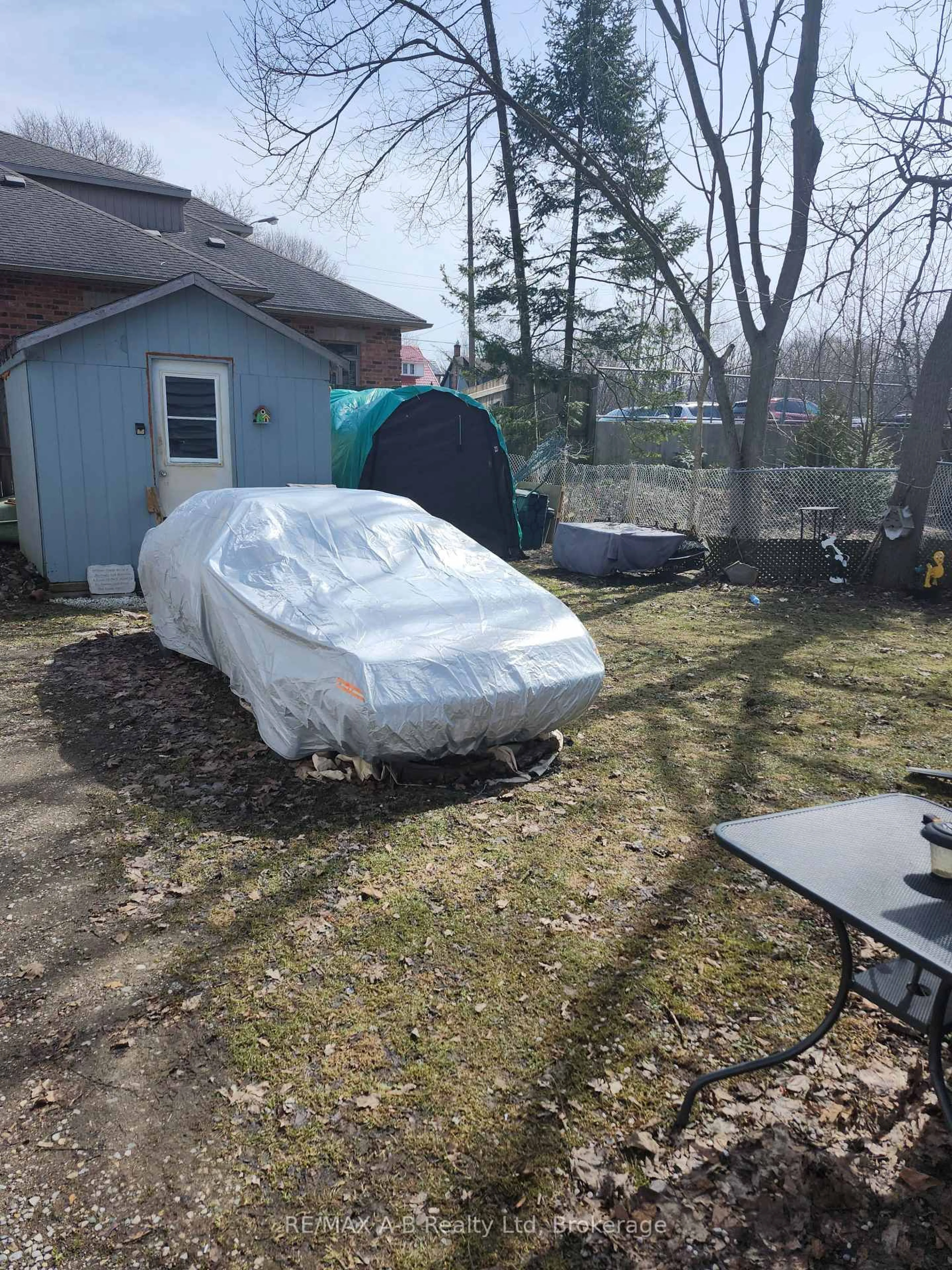 Unknown for 307 Erie St, Stratford Ontario N5A 2N2
