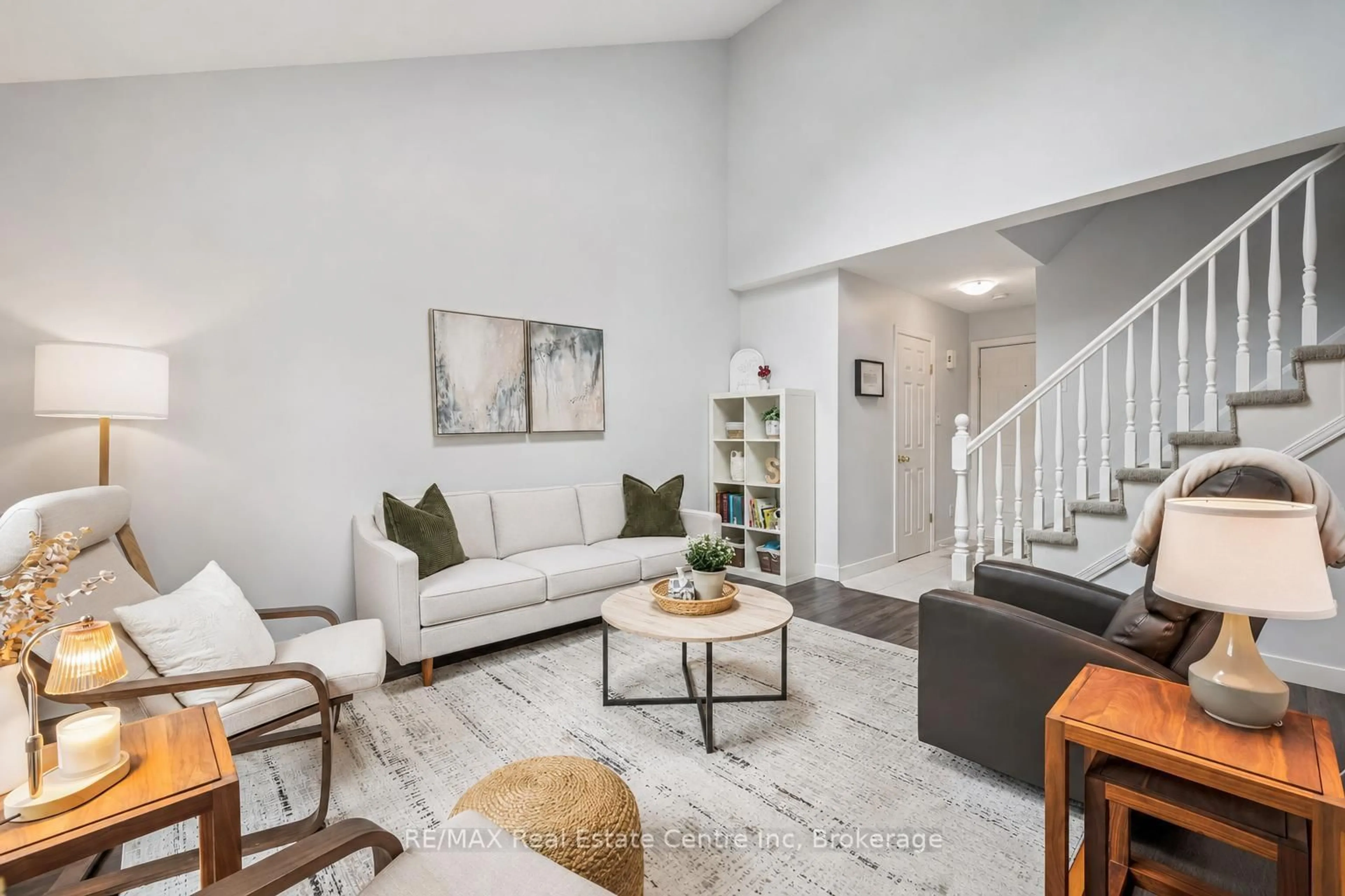 Living room with furniture, unknown for 20 PRATT Pl, Cambridge Ontario N3C 4C8