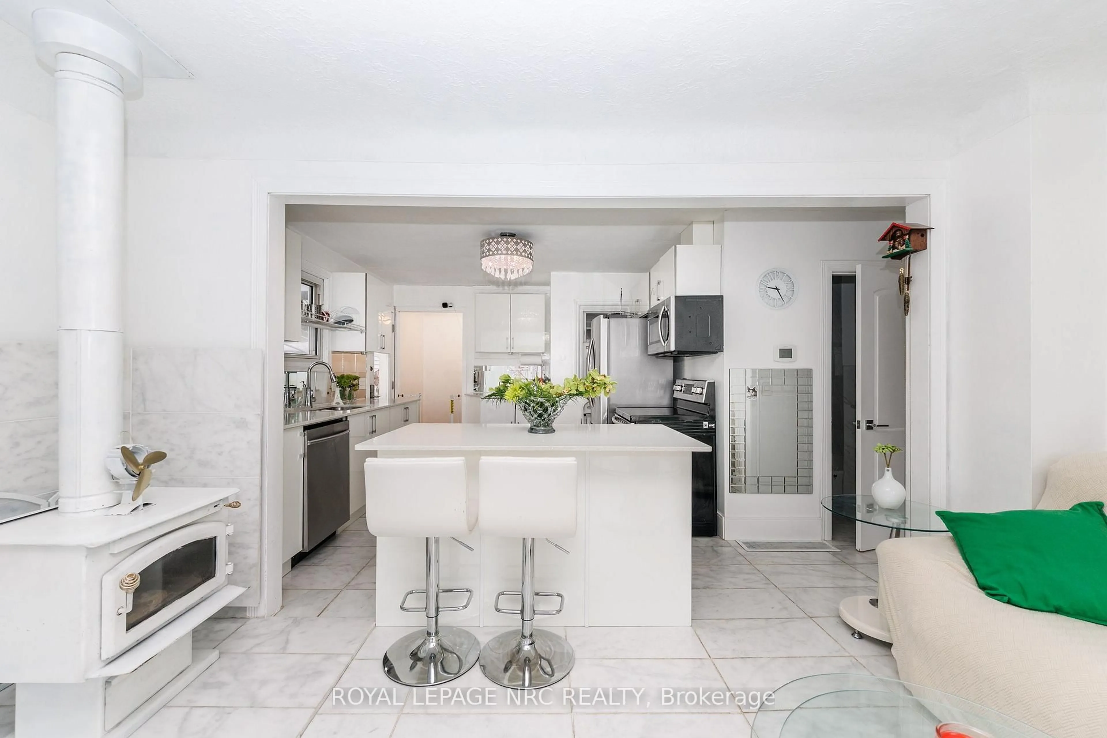 Contemporary kitchen, ceramic/tile floor for 7 Vera St, St. Catharines Ontario L2S 1C3