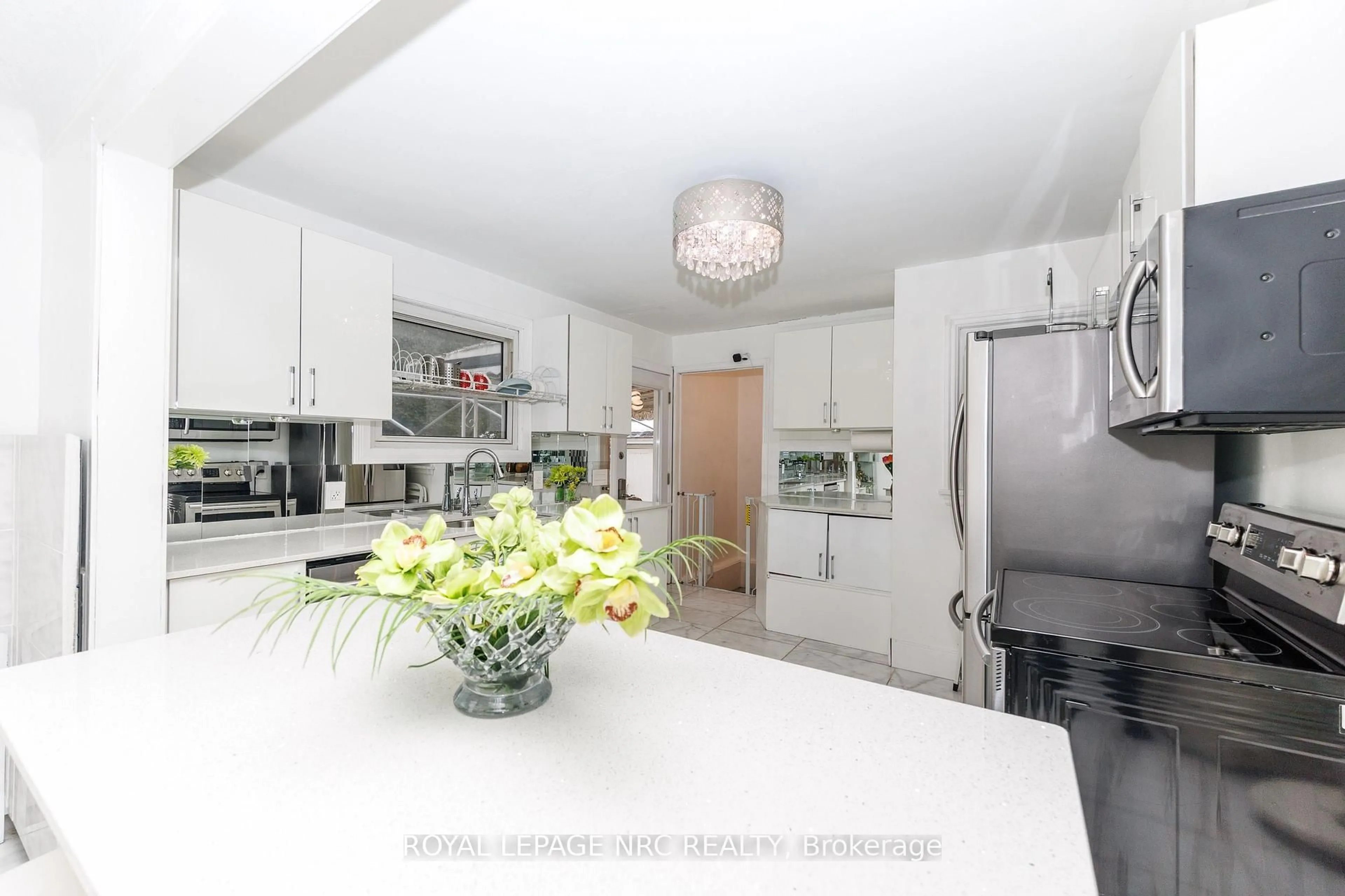 Contemporary kitchen, ceramic/tile floor for 7 Vera St, St. Catharines Ontario L2S 1C3