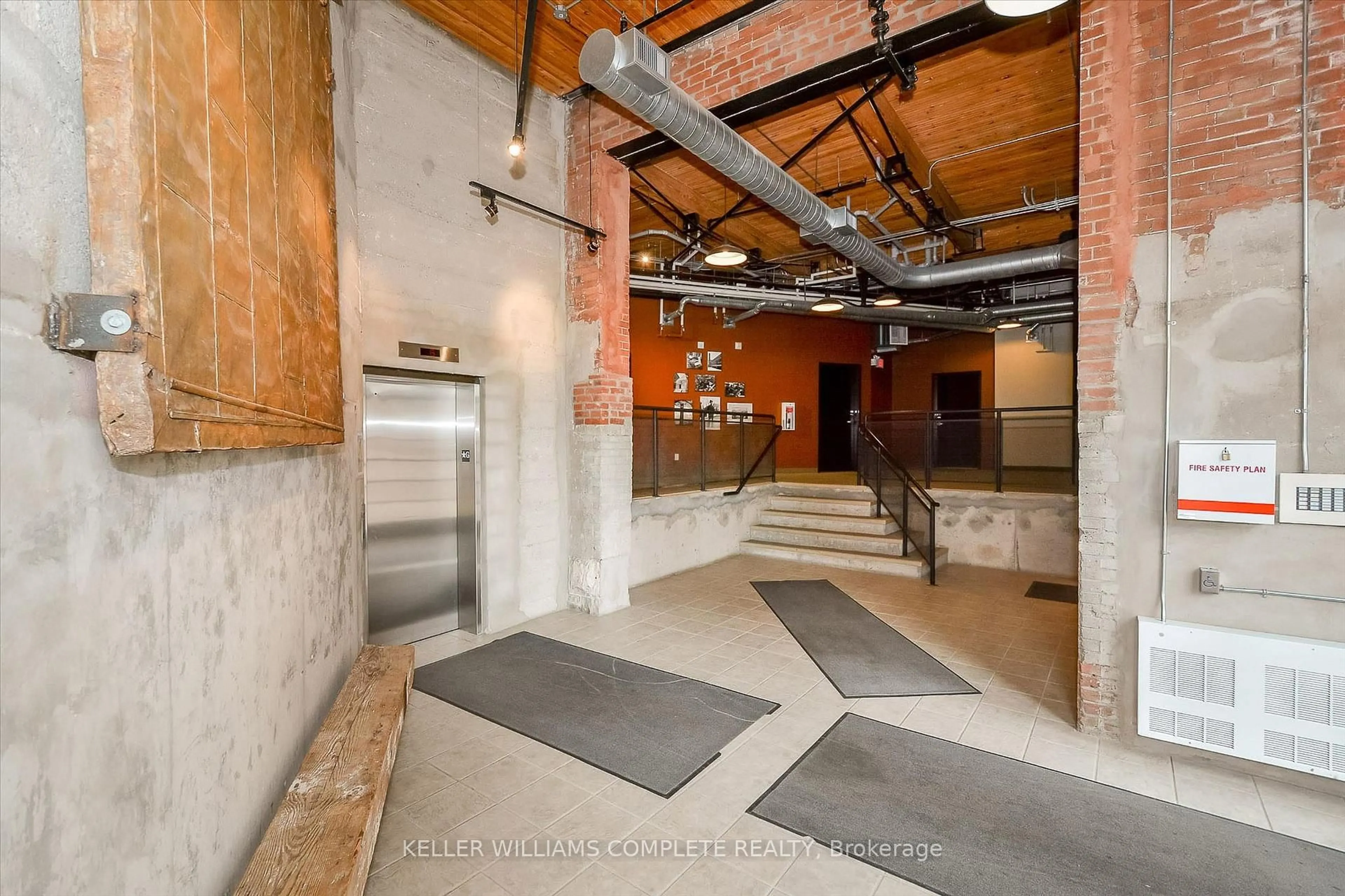Indoor foyer for 26 Ontario St #127, Guelph Ontario N1E 7K1