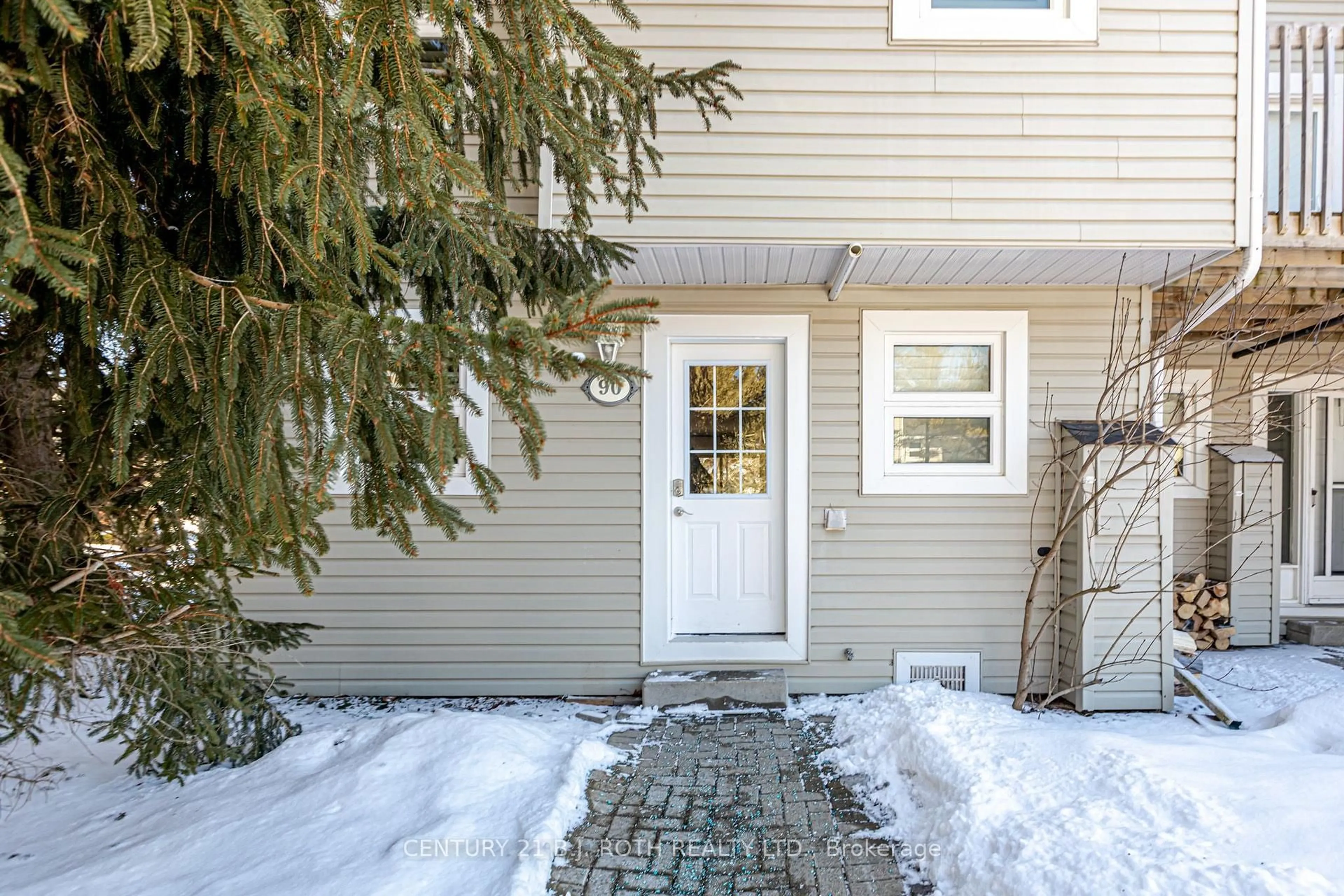 Indoor entryway for 127 Alfred St #90, Blue Mountains Ontario N0H 2P0