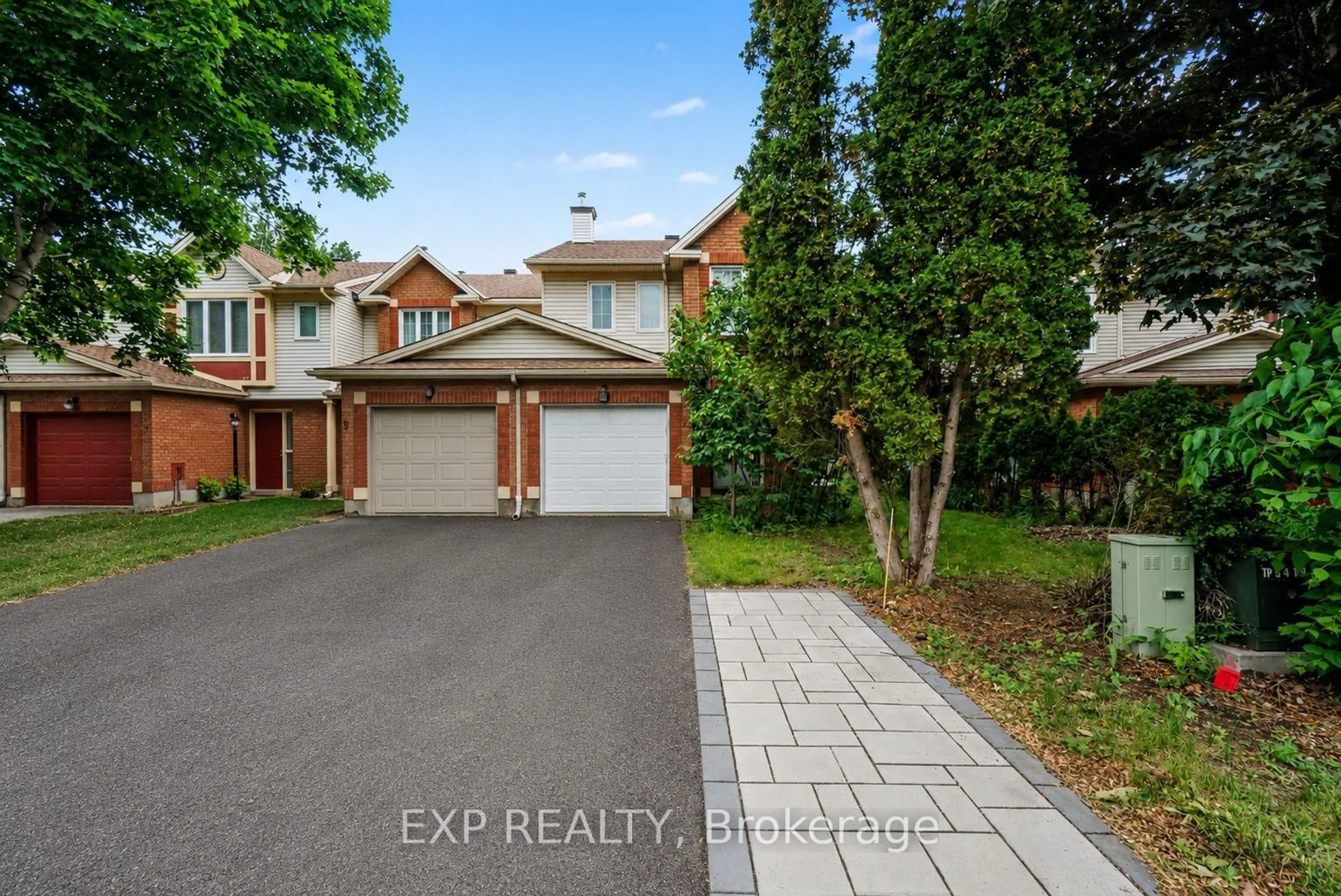 A pic from outside/outdoor area/front of a property/back of a property/a pic from drone, street for 11 Longshire Circ, Ottawa Ontario K2J 4K7