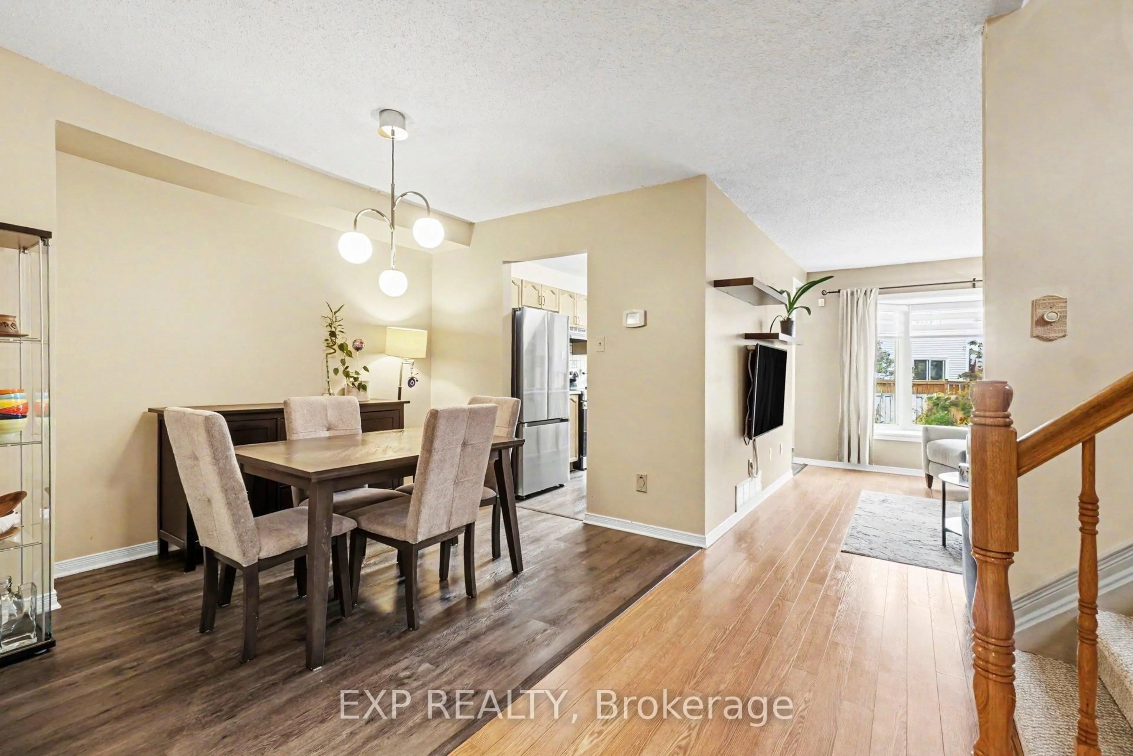 Dining room, wood/laminate floor for 11 Longshire Circ, Ottawa Ontario K2J 4K7