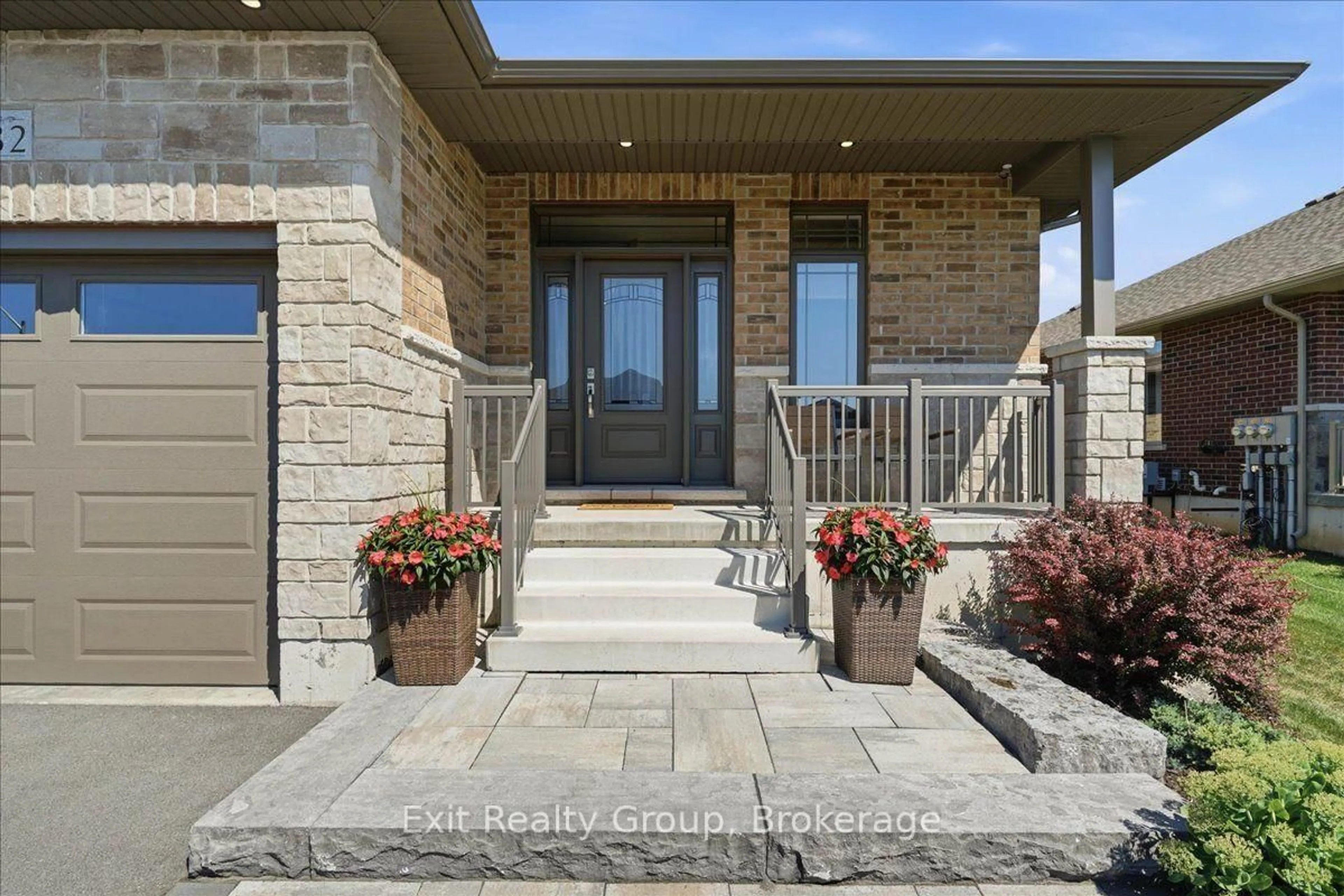 Indoor entryway for 32 Wims Way, Belleville Ontario K8N 0H8