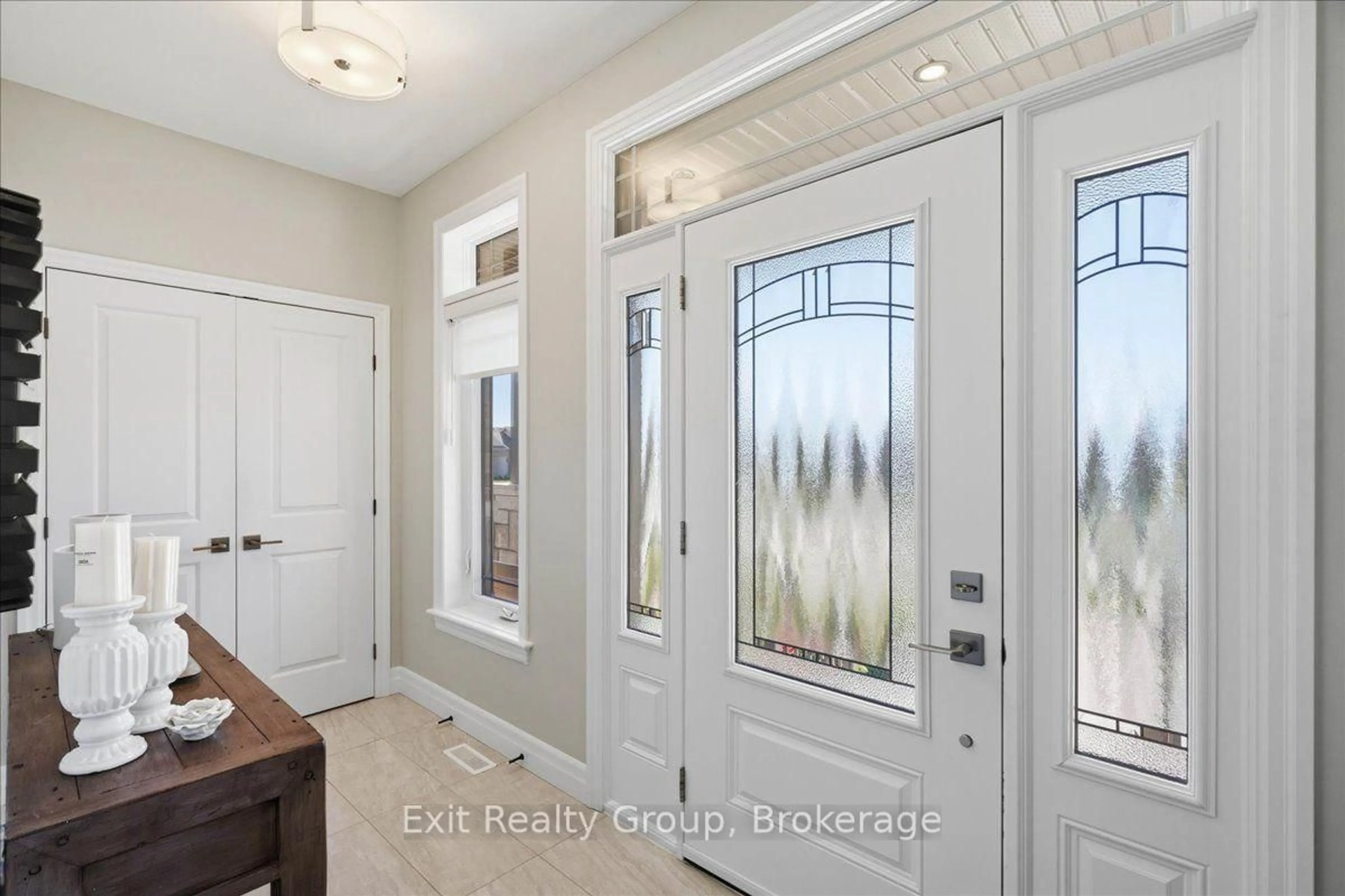 Indoor entryway for 32 Wims Way, Belleville Ontario K8N 0H8