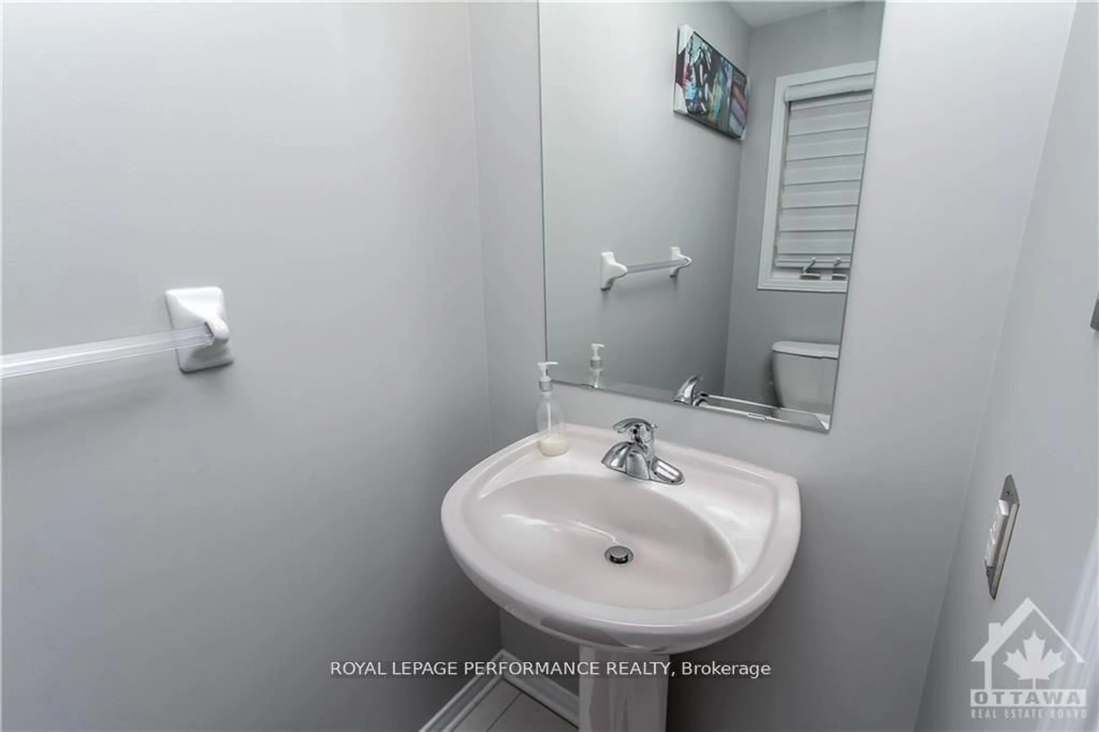 Standard bathroom, unknown for 829 Percifor Way, Ottawa Ontario K1W 0C9