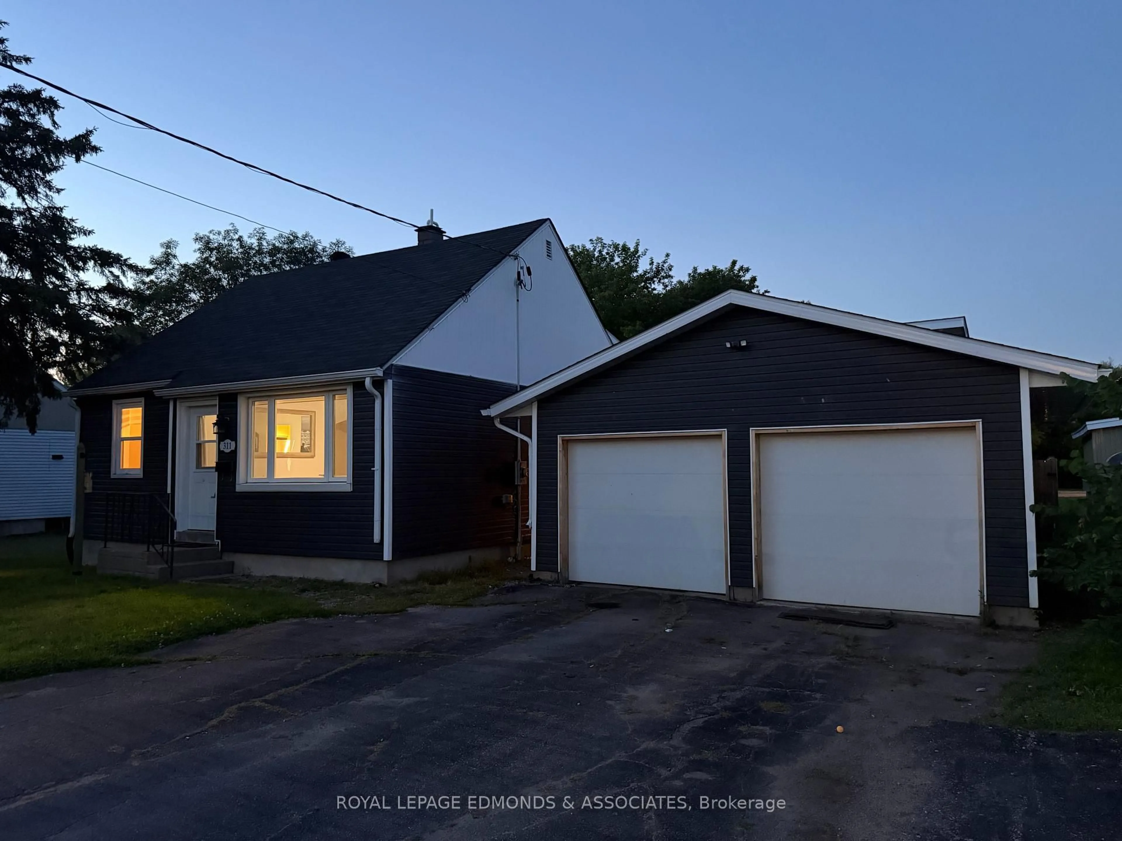 A pic from outside/outdoor area/front of a property/back of a property/a pic from drone, street for 311 Julien St, Pembroke Ontario K8A 3P6