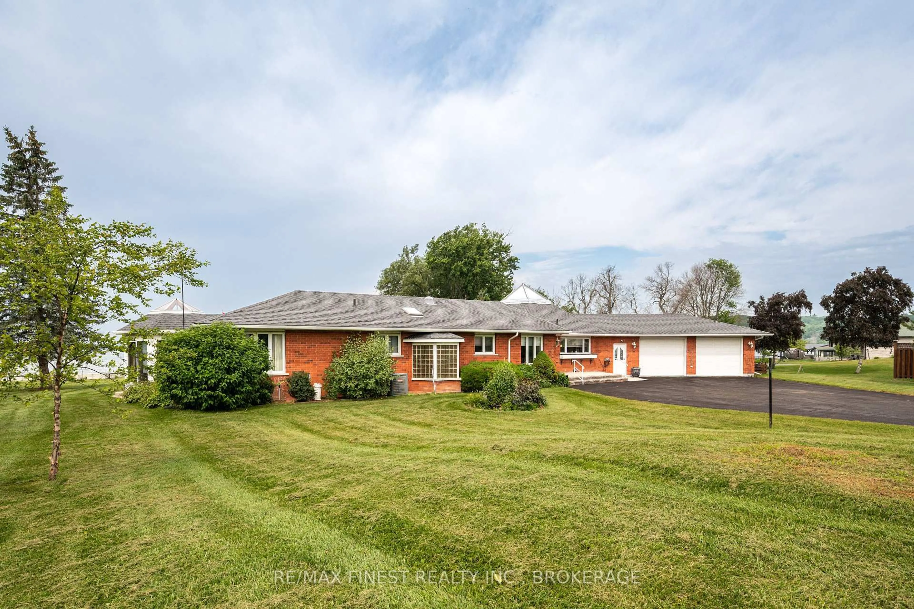 A pic from outside/outdoor area/front of a property/back of a property/a pic from drone, water/lake/river/ocean view for 32 Howe Island Dr, Gananoque Ontario K7G 2V6