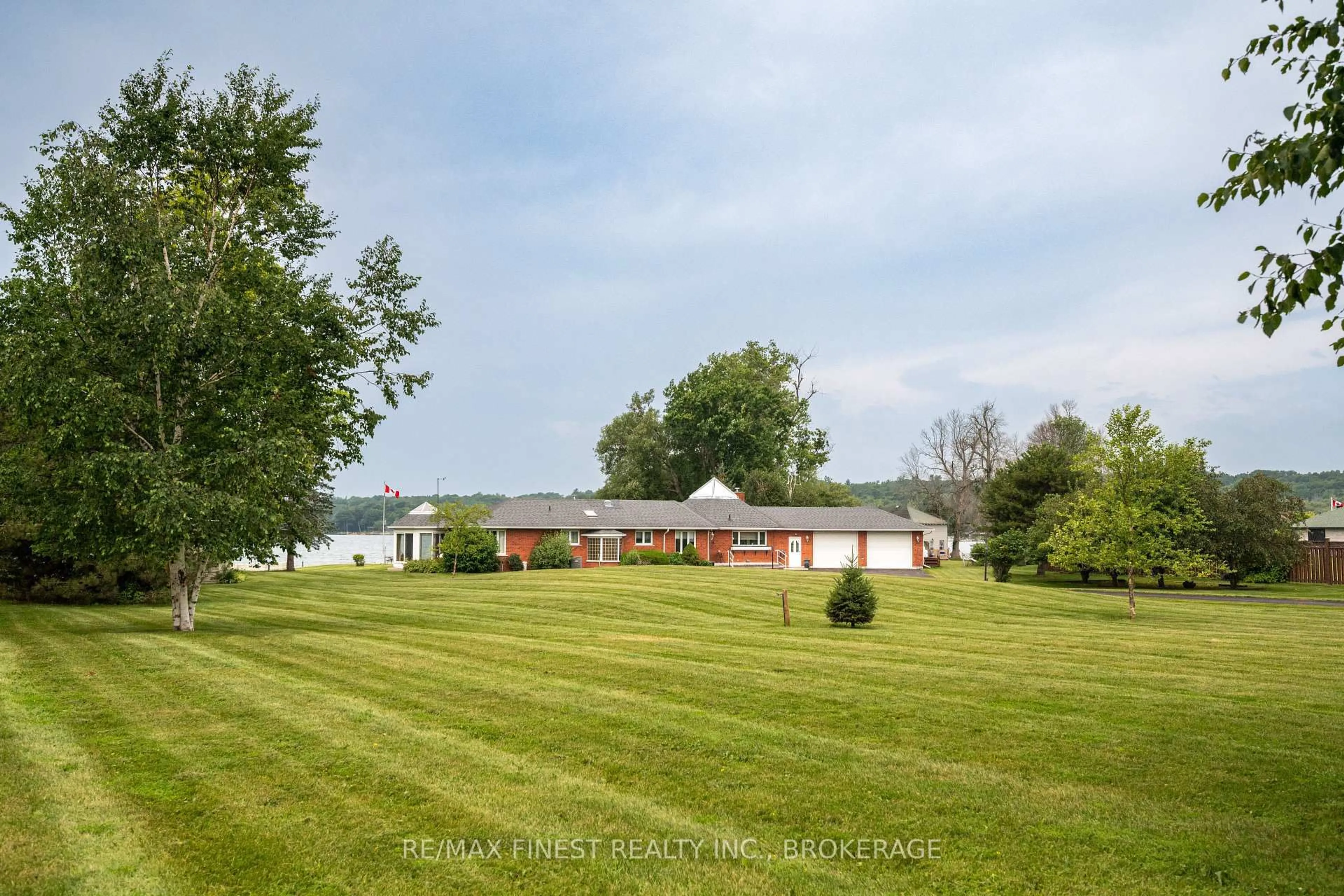 A pic from outside/outdoor area/front of a property/back of a property/a pic from drone, water/lake/river/ocean view for 32 Howe Island Dr, Gananoque Ontario K7G 2V6