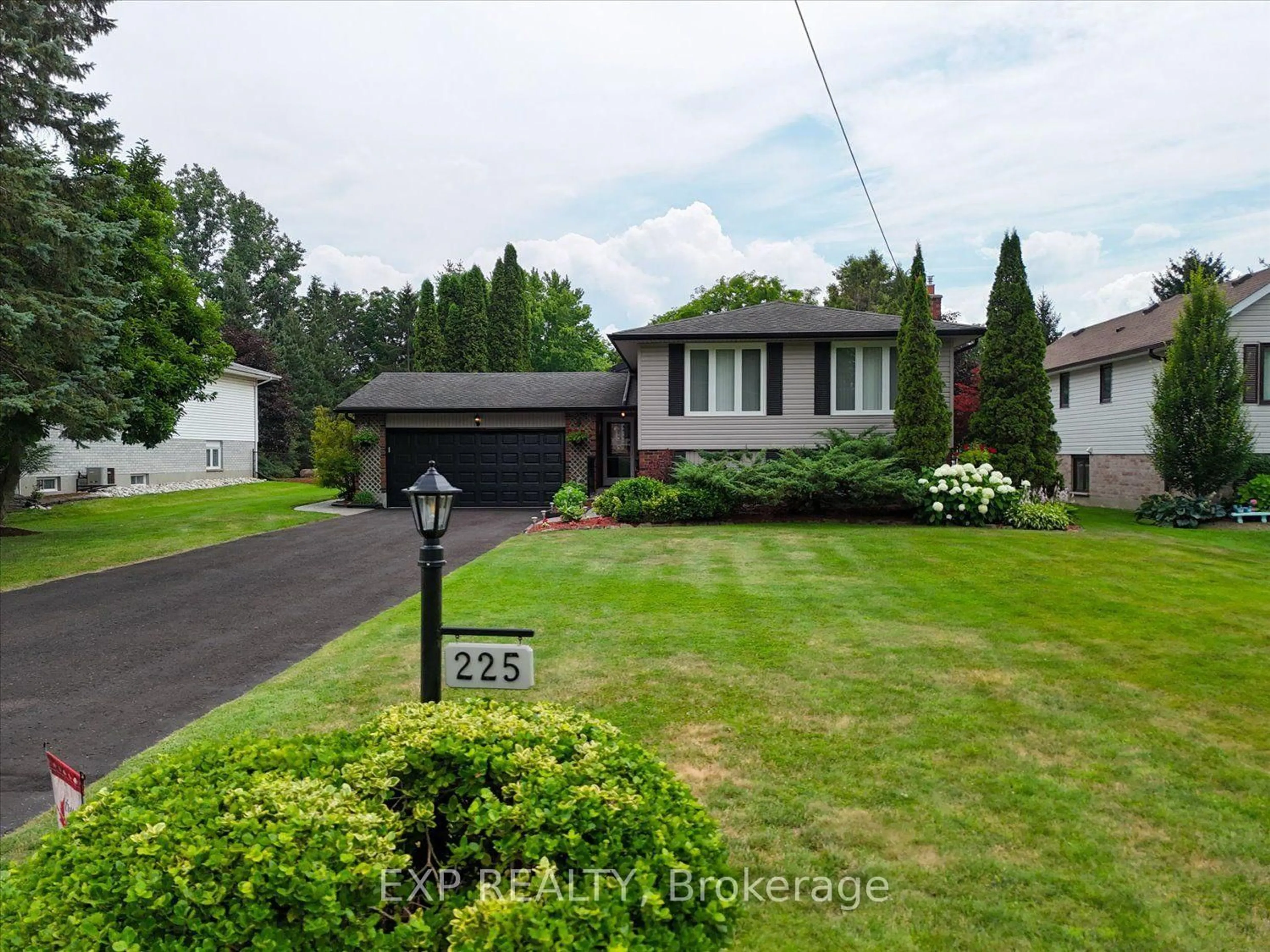 A pic from outside/outdoor area/front of a property/back of a property/a pic from drone, street for 225 Minnie St, Thames Centre Ontario N0L 1G0