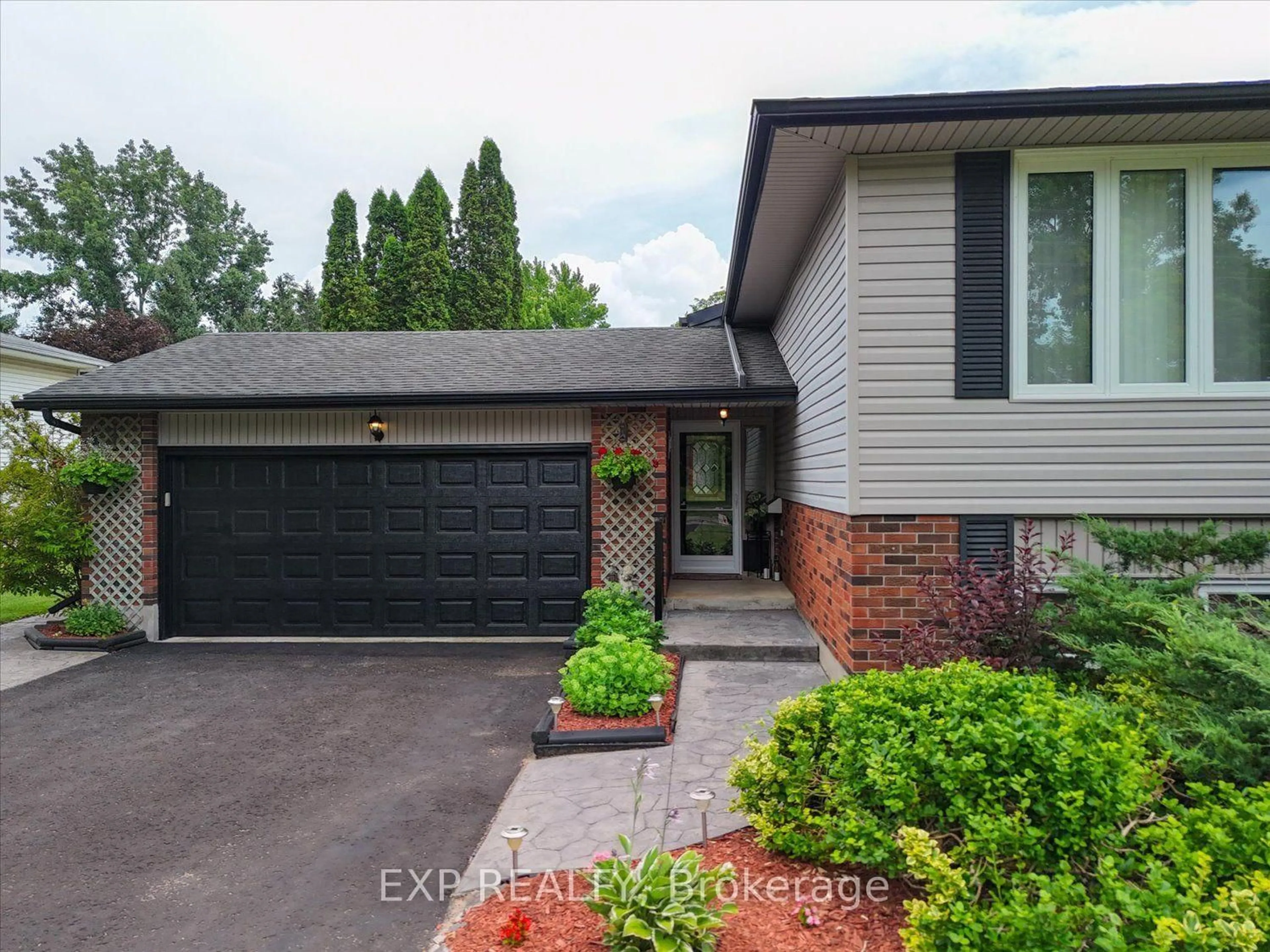 Home with brick exterior material, street for 225 Minnie St, Thames Centre Ontario N0L 1G0