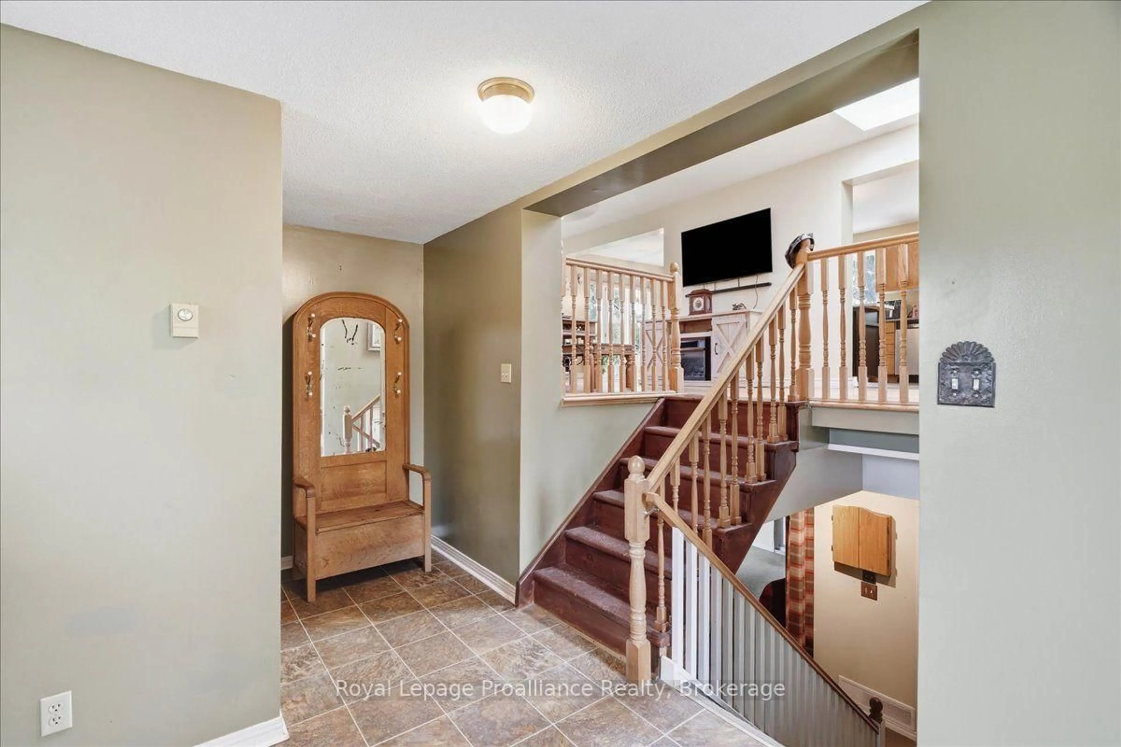Indoor entryway for 88 A Price Rd, Tweed Ontario K0K 3J0