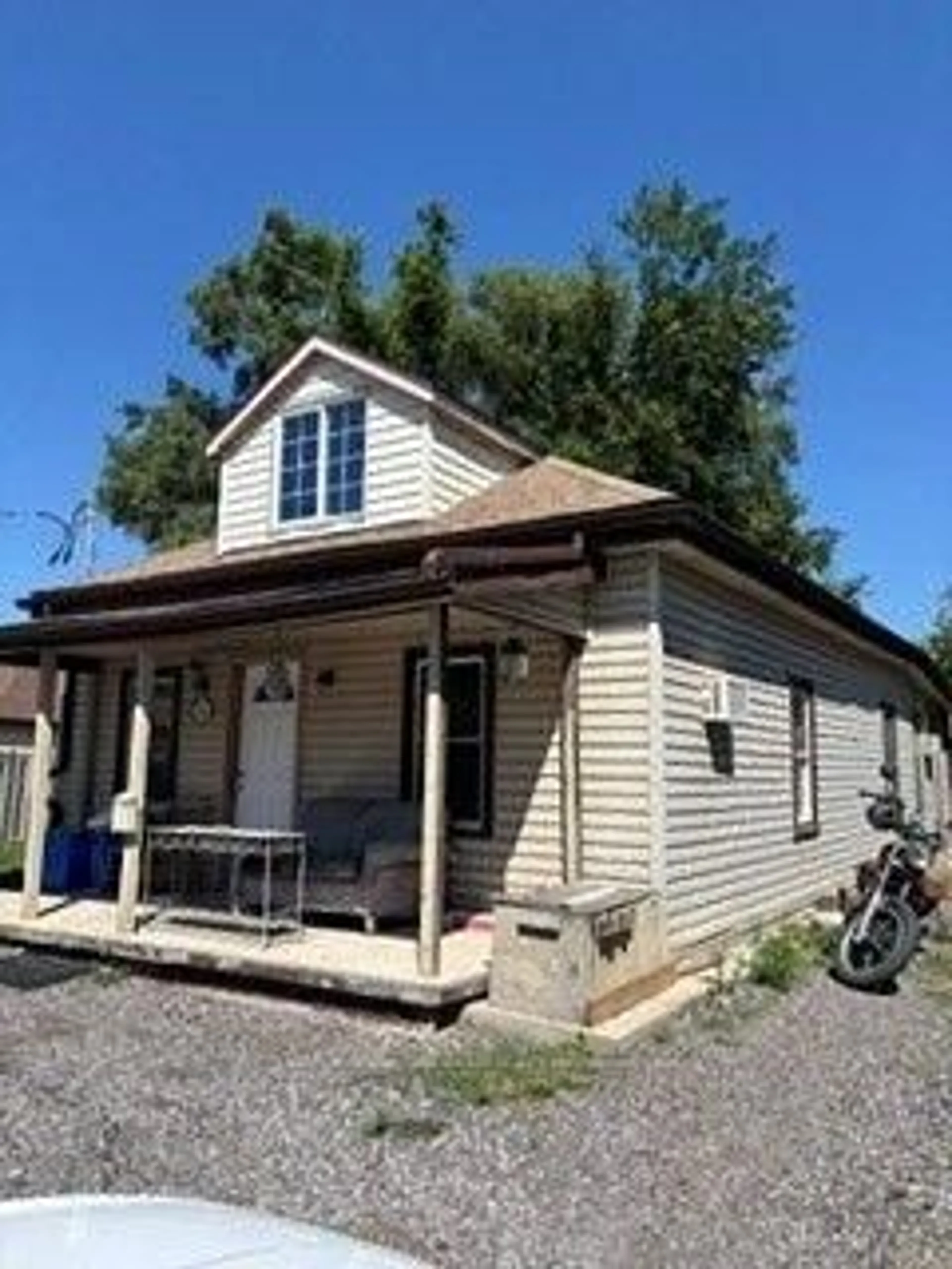 Unknown for 1136 Brydges St, London East Ontario N5W 2B7
