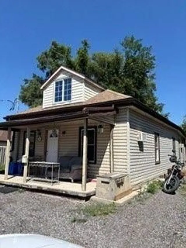 1136 Brydges St, London East 2