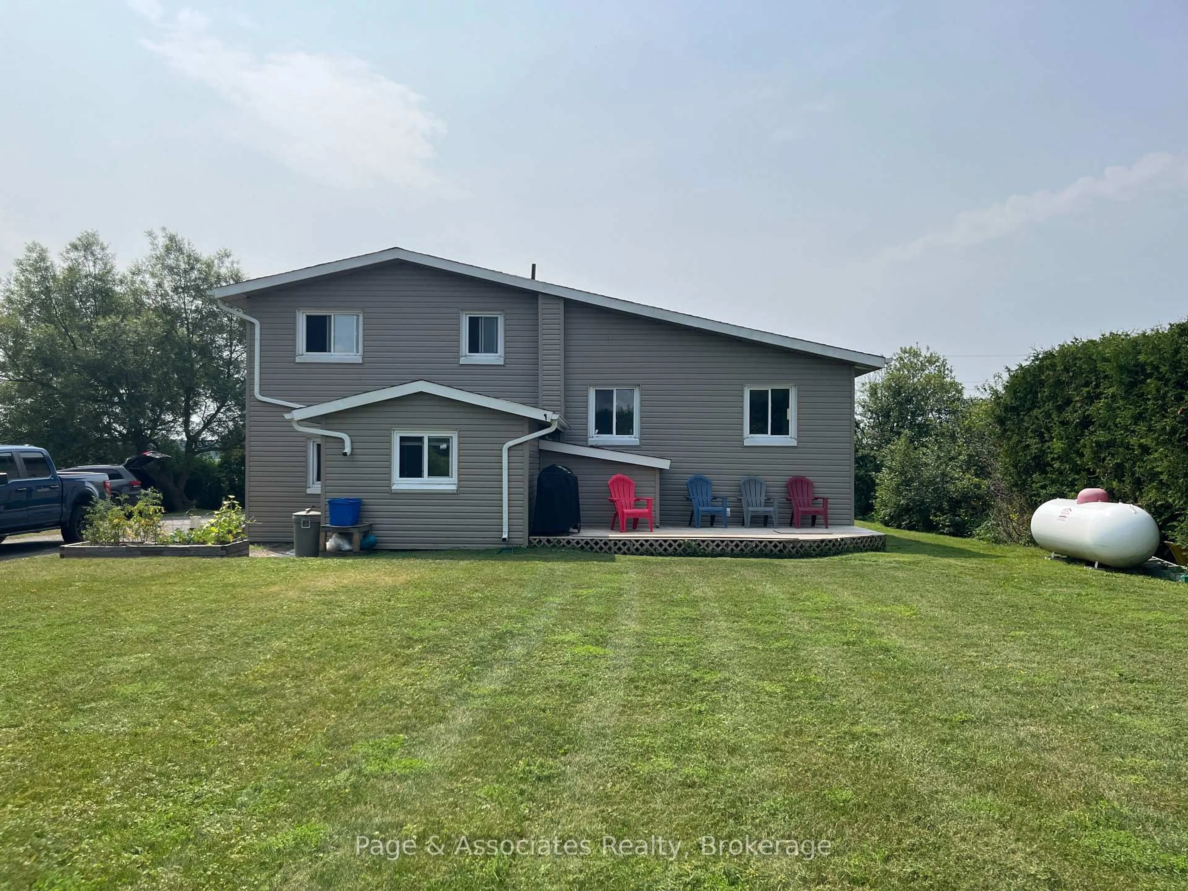 Home with vinyl exterior material, unknown for 10841 Highway 17, West Nipissing Ontario P0H 2M0