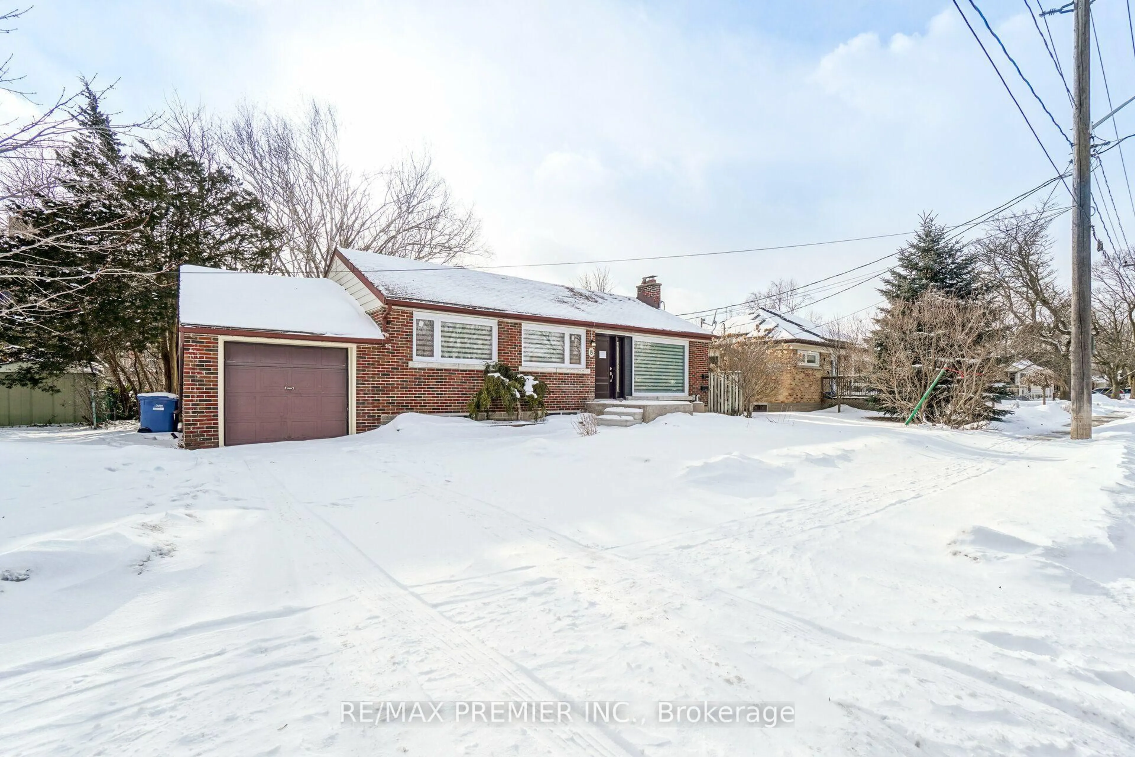 A pic from outside/outdoor area/front of a property/back of a property/a pic from drone, street for 8 Marlborough Rd, Guelph Ontario N1E 3X2