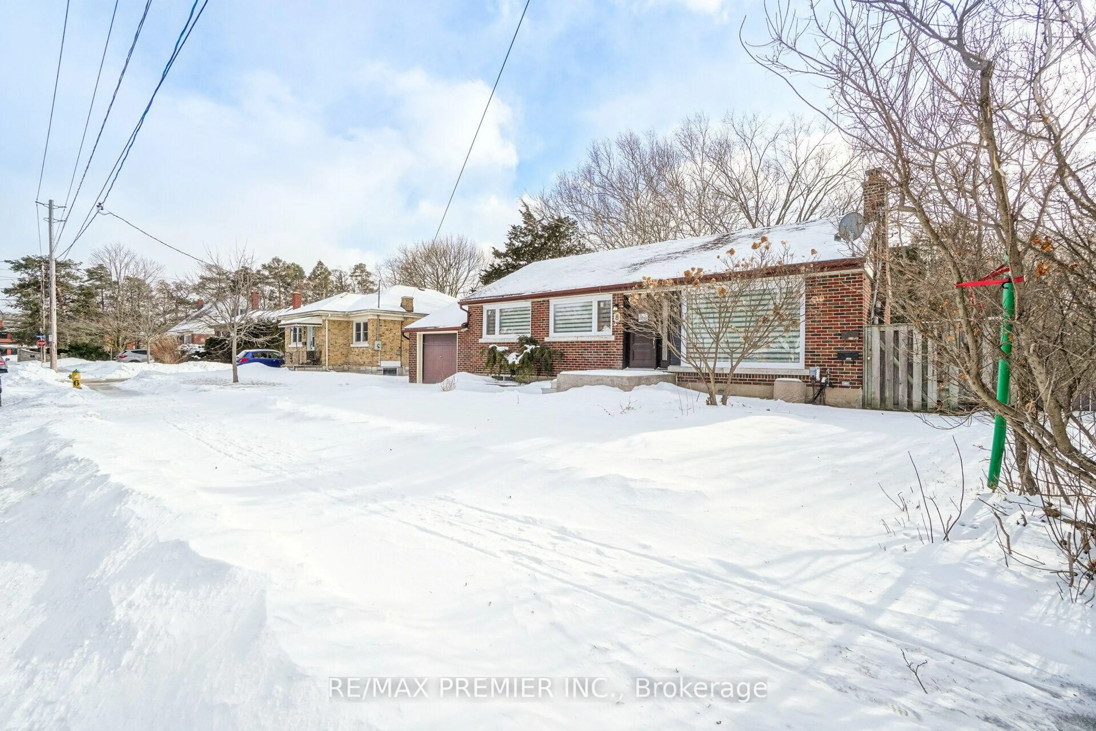 A pic from outside/outdoor area/front of a property/back of a property/a pic from drone, street for 8 Marlborough Rd, Guelph Ontario N1E 3X2