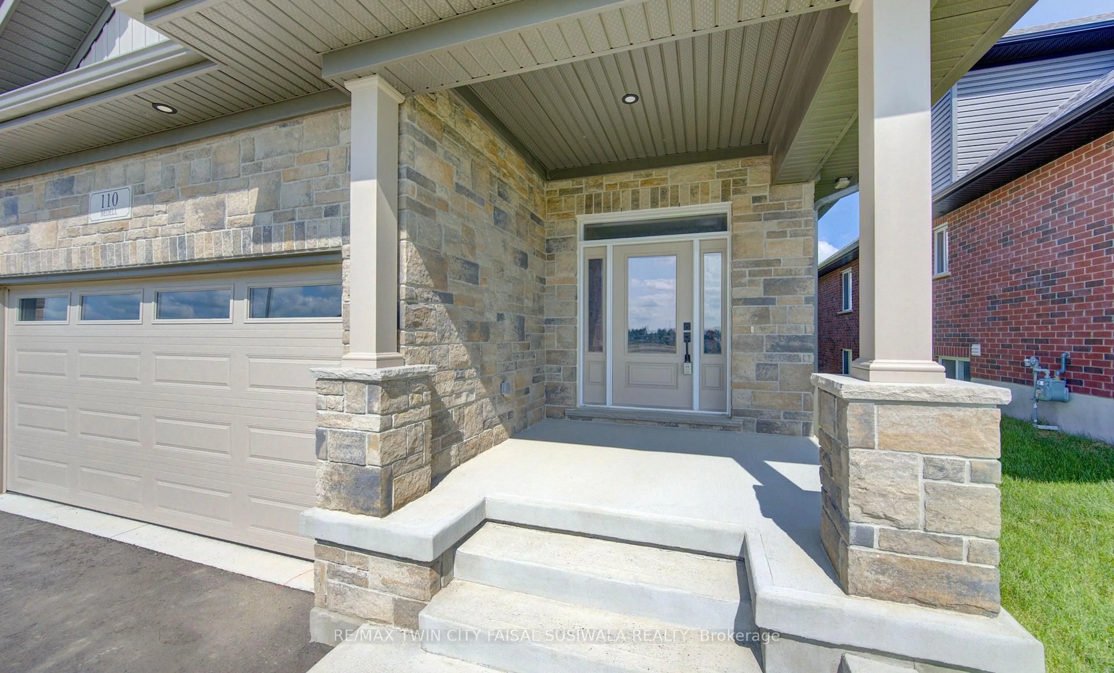 Indoor entryway for 100 BEDELL Dr, Mapleton Ontario N0G 1P0
