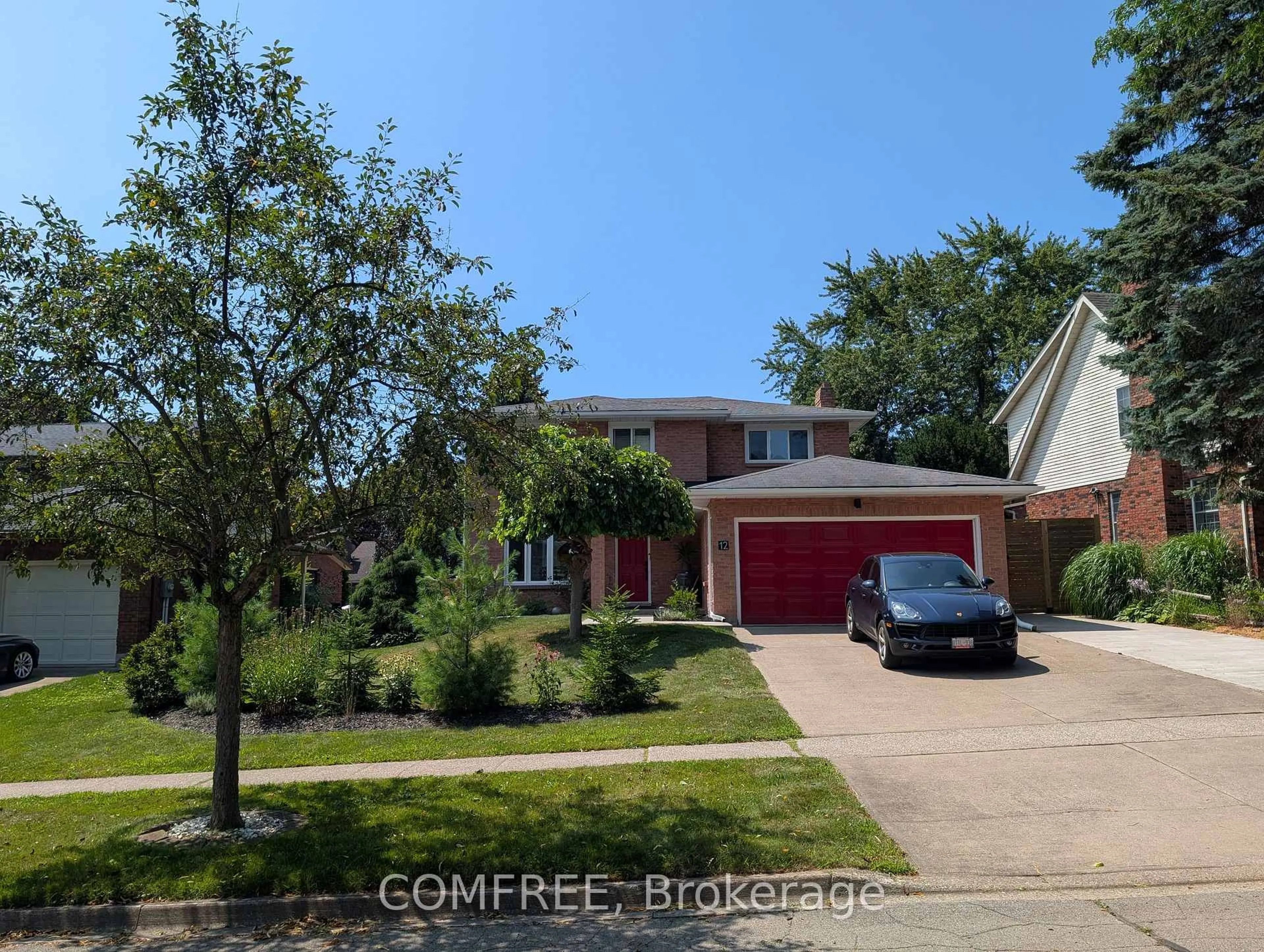 A pic from outside/outdoor area/front of a property/back of a property/a pic from drone, street for 12 Millbridge Cres, Pelham Ontario L0S 1E1