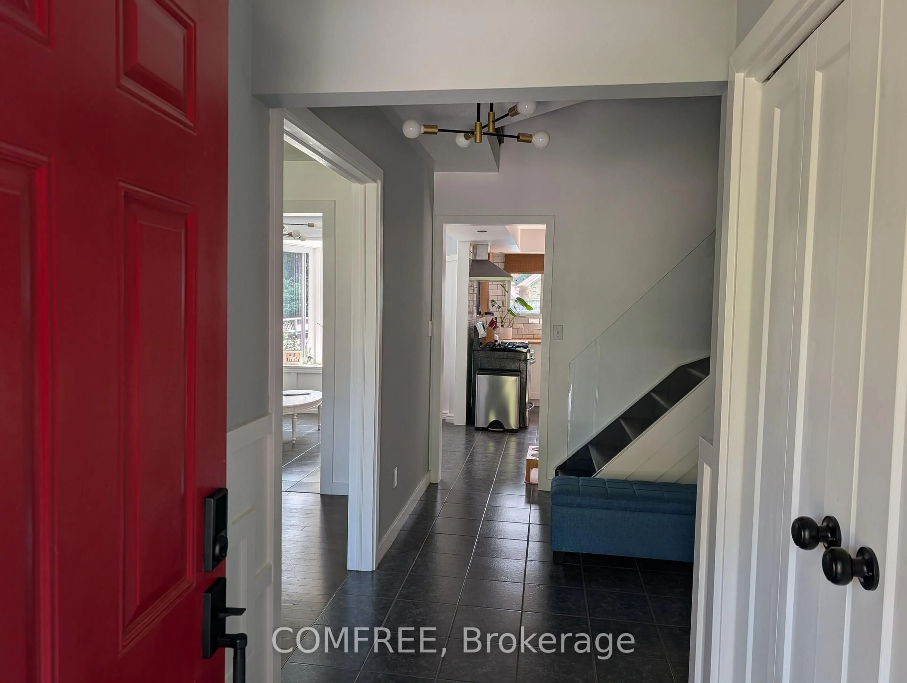 Indoor entryway for 12 Millbridge Cres, Pelham Ontario L0S 1E1
