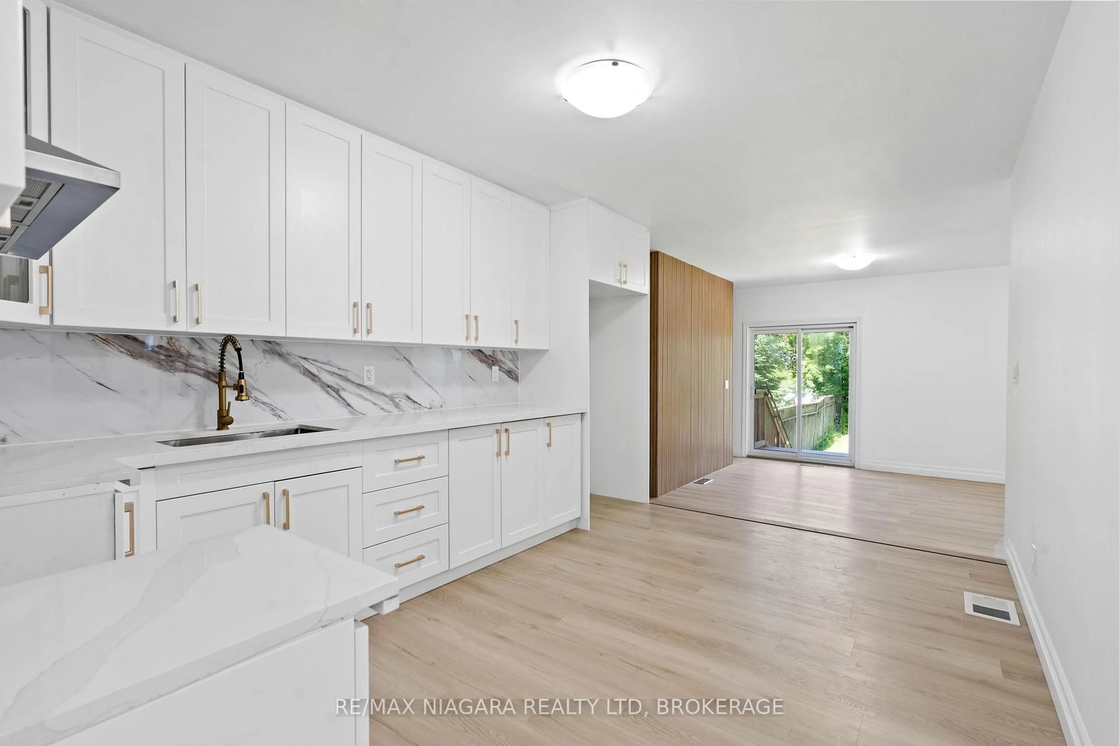 Open concept kitchen, ceramic/tile floor for 46A Pelham Rd, St. Catharines Ontario L2S 1R4