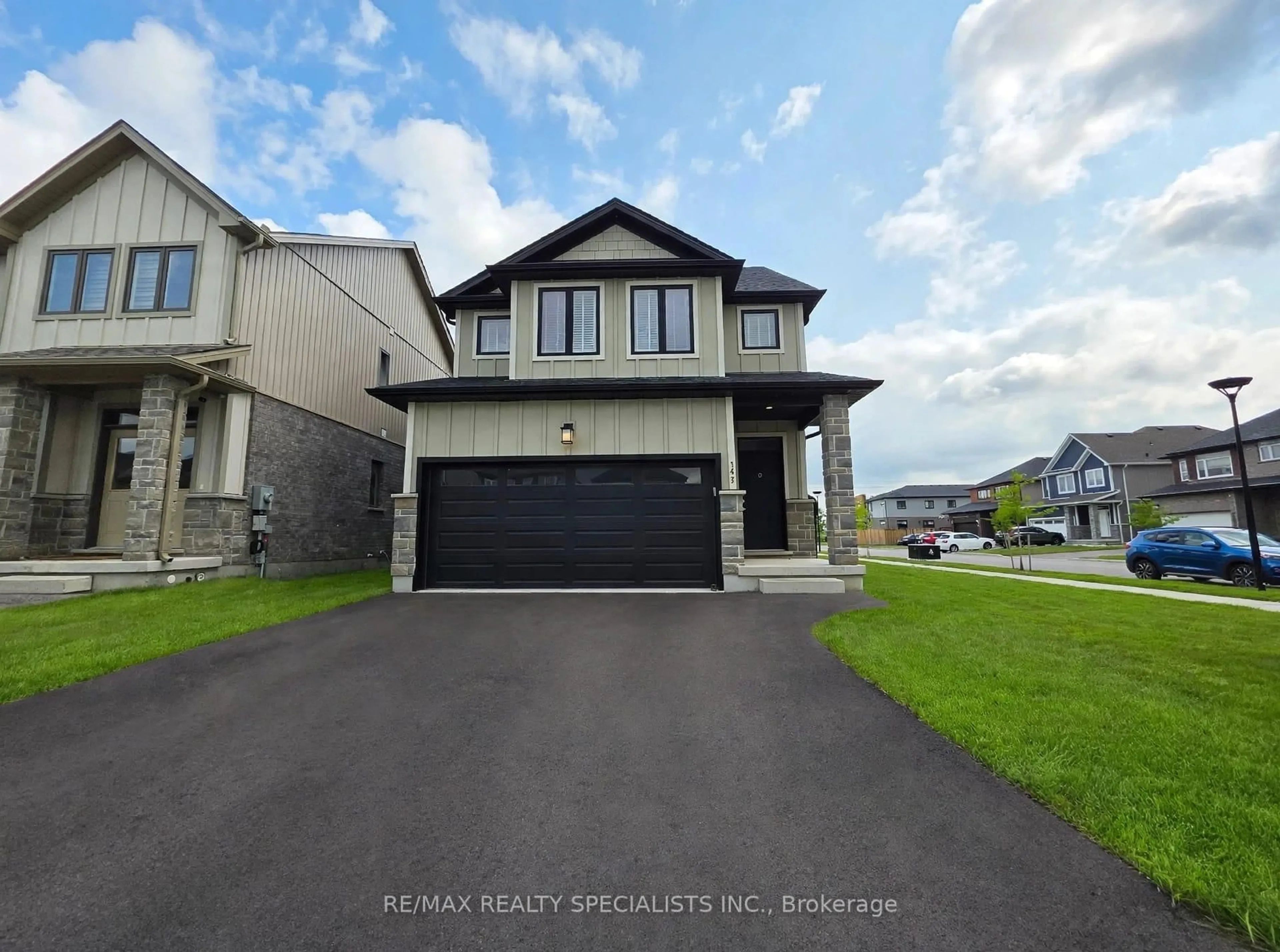 Home with vinyl exterior material, unknown for 3074 Turner Cres, London South Ontario N6M 0B2