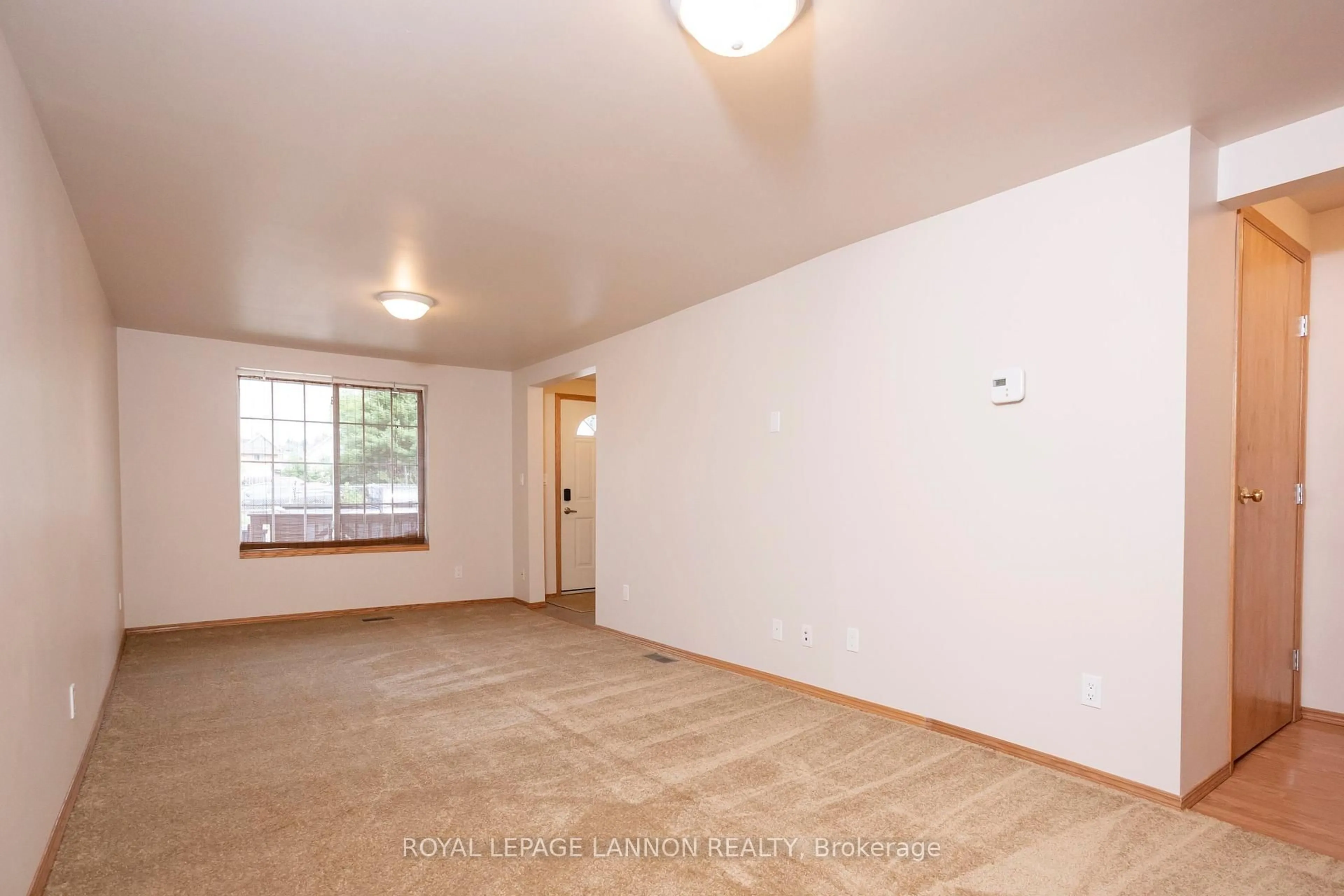 A pic of a room for 127 Court St, Thunder Bay Ontario P7B 2X5