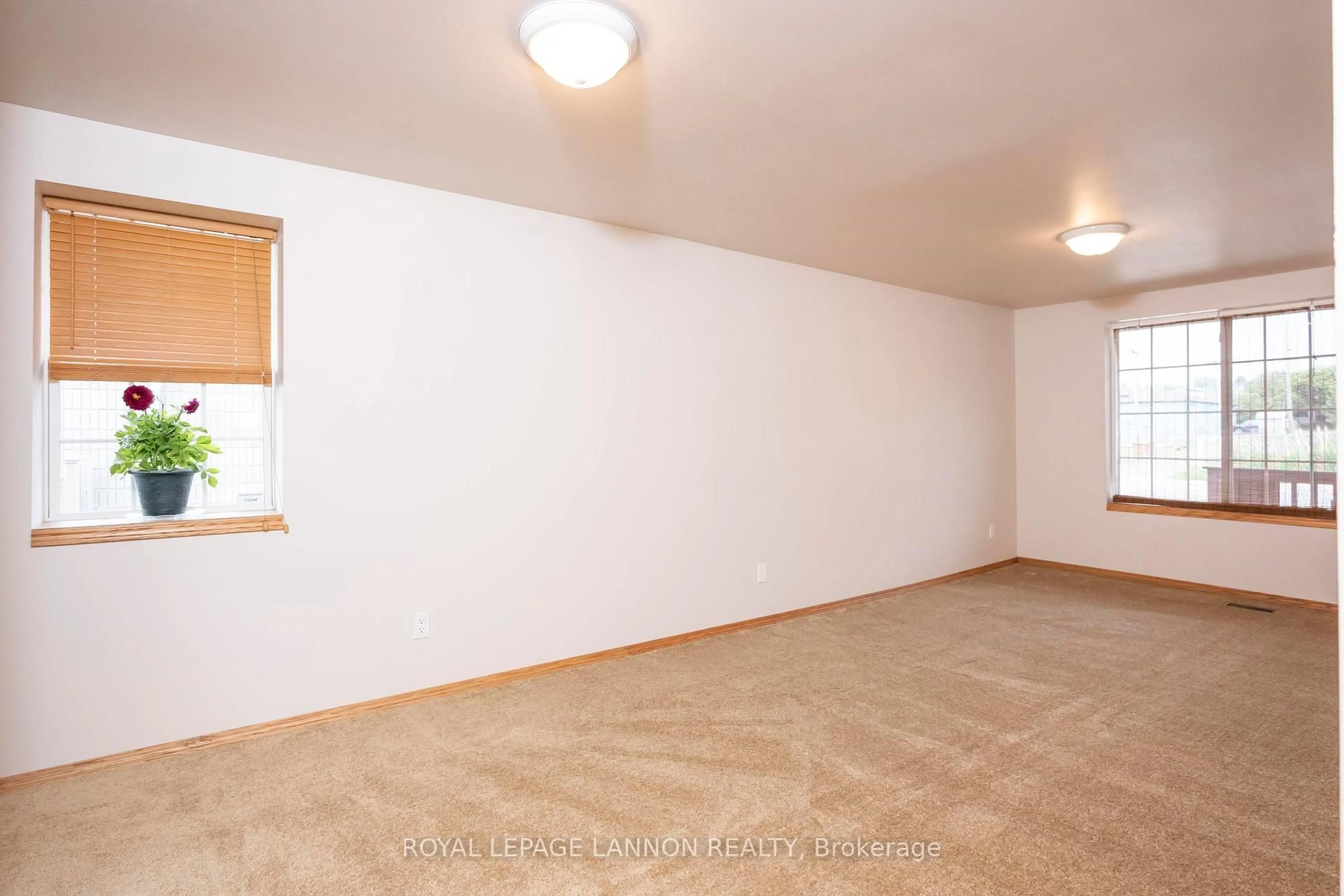 A pic of a room for 127 Court St, Thunder Bay Ontario P7B 2X5