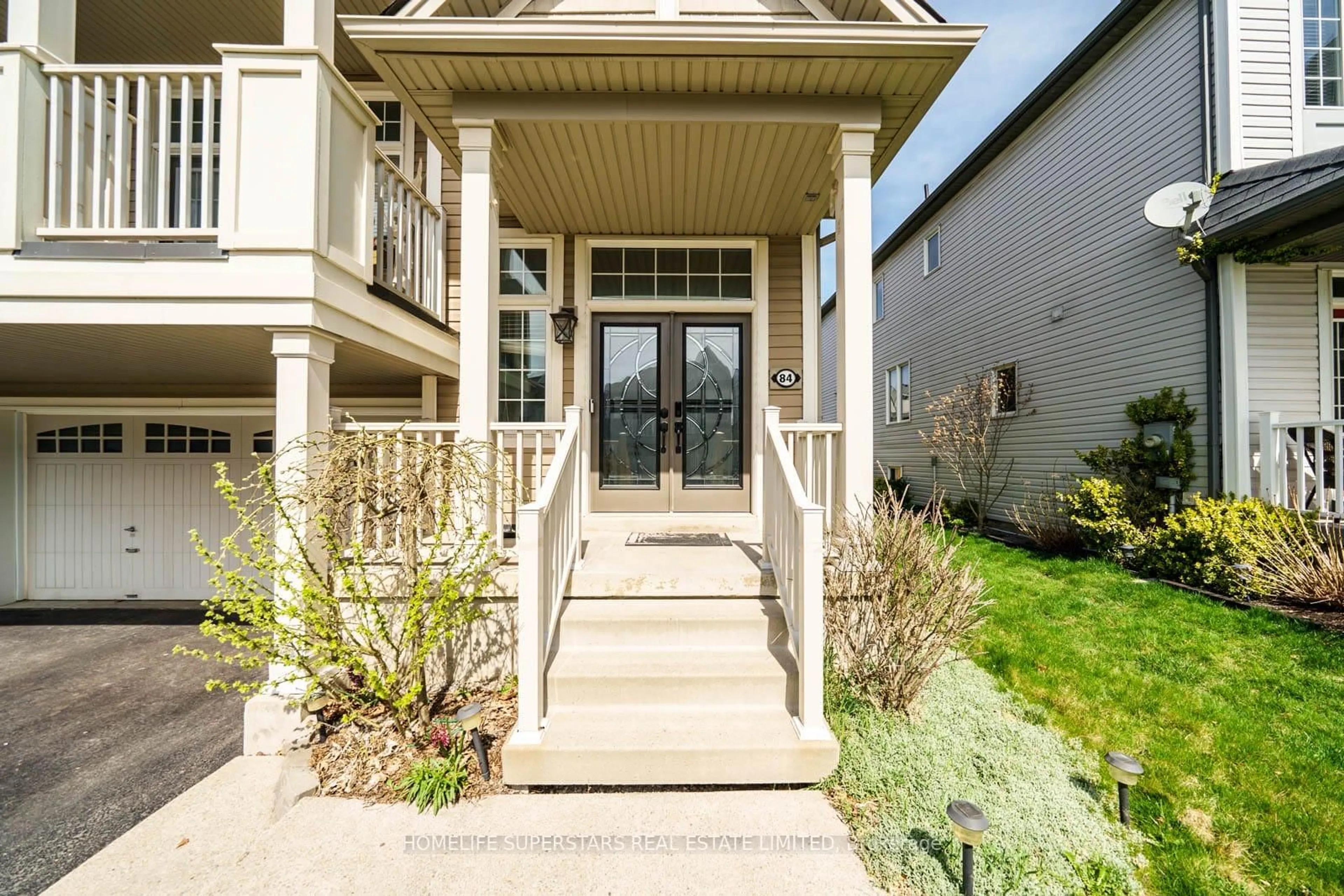 Indoor entryway for 84 Lambert Cres, Brantford Ontario N3T 0E9
