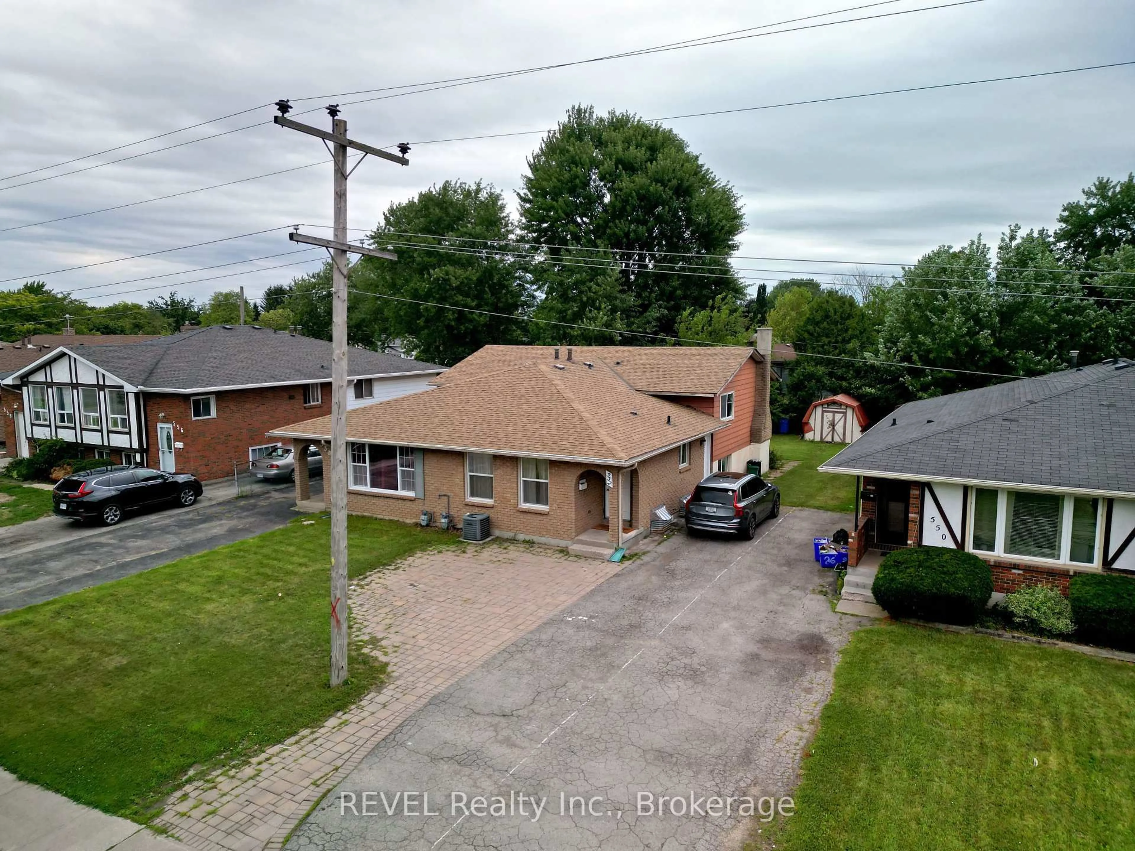 A pic from outside/outdoor area/front of a property/back of a property/a pic from drone, street for 552 First Ave, Welland Ontario L3C 1Z3