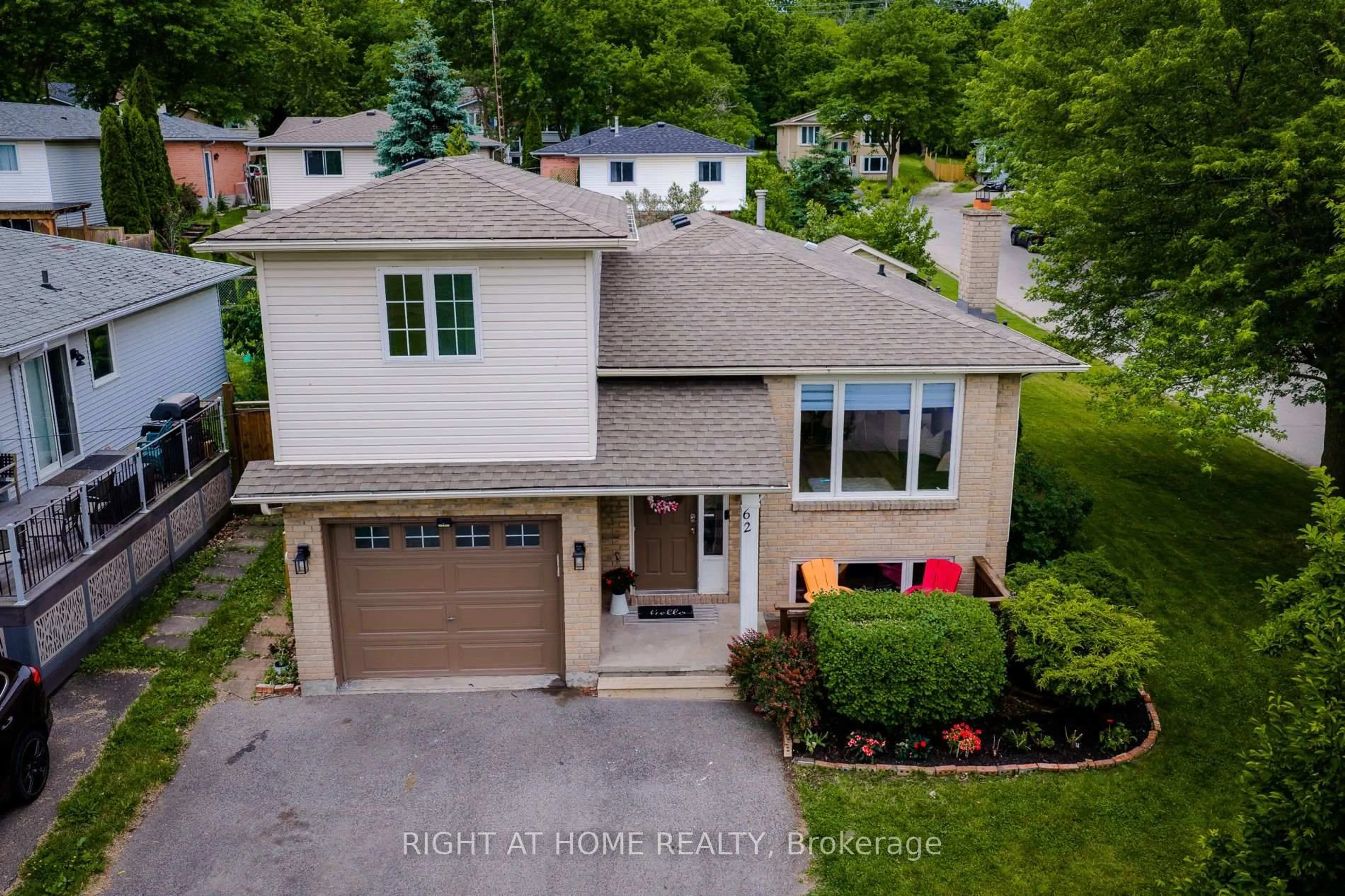 A pic from outside/outdoor area/front of a property/back of a property/a pic from drone, unknown for 62 HAZEL St, St. Catharines Ontario L2T 4B7