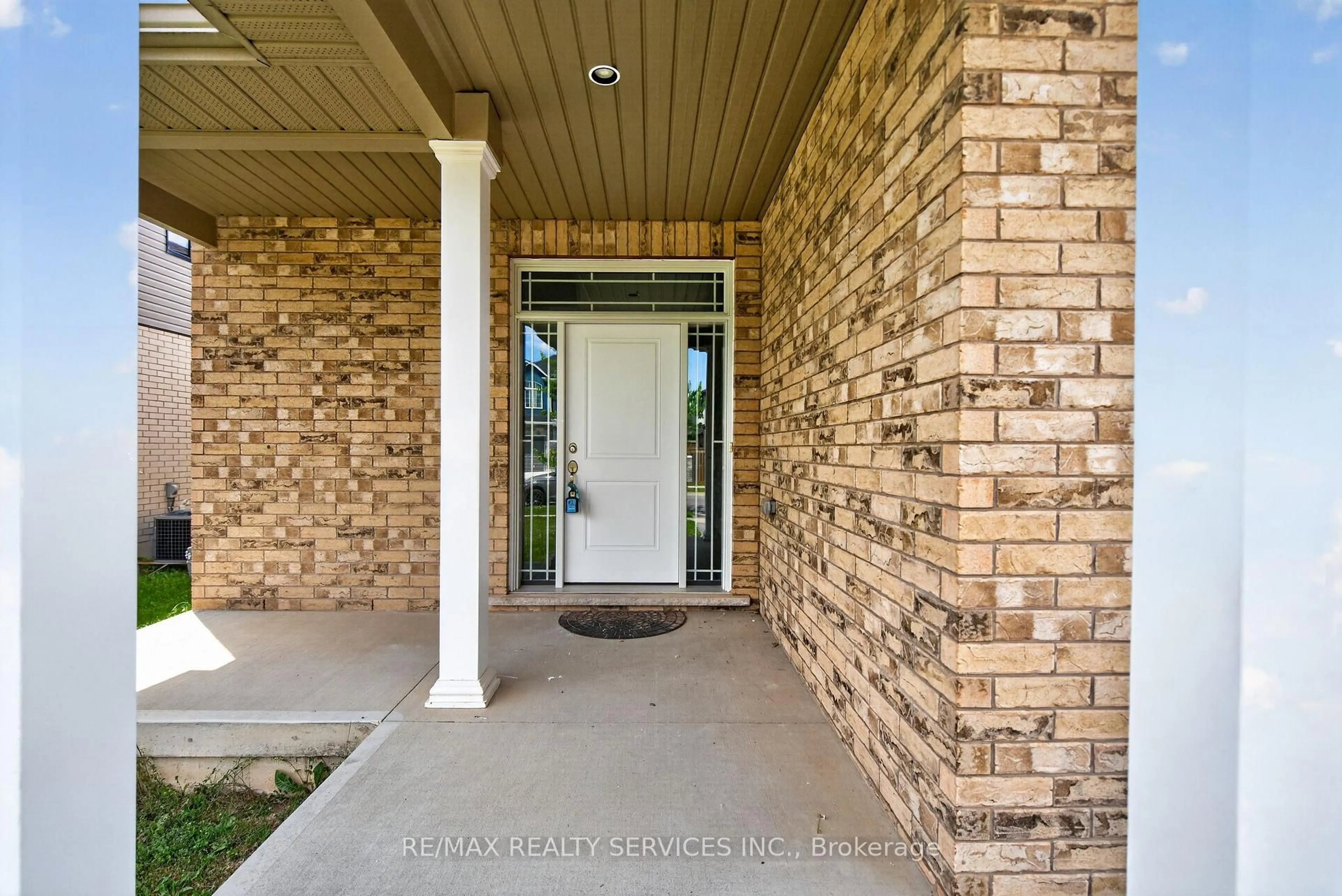 Indoor entryway for 4 Bergenstein Cres, Pelham Ontario L3E 0G7