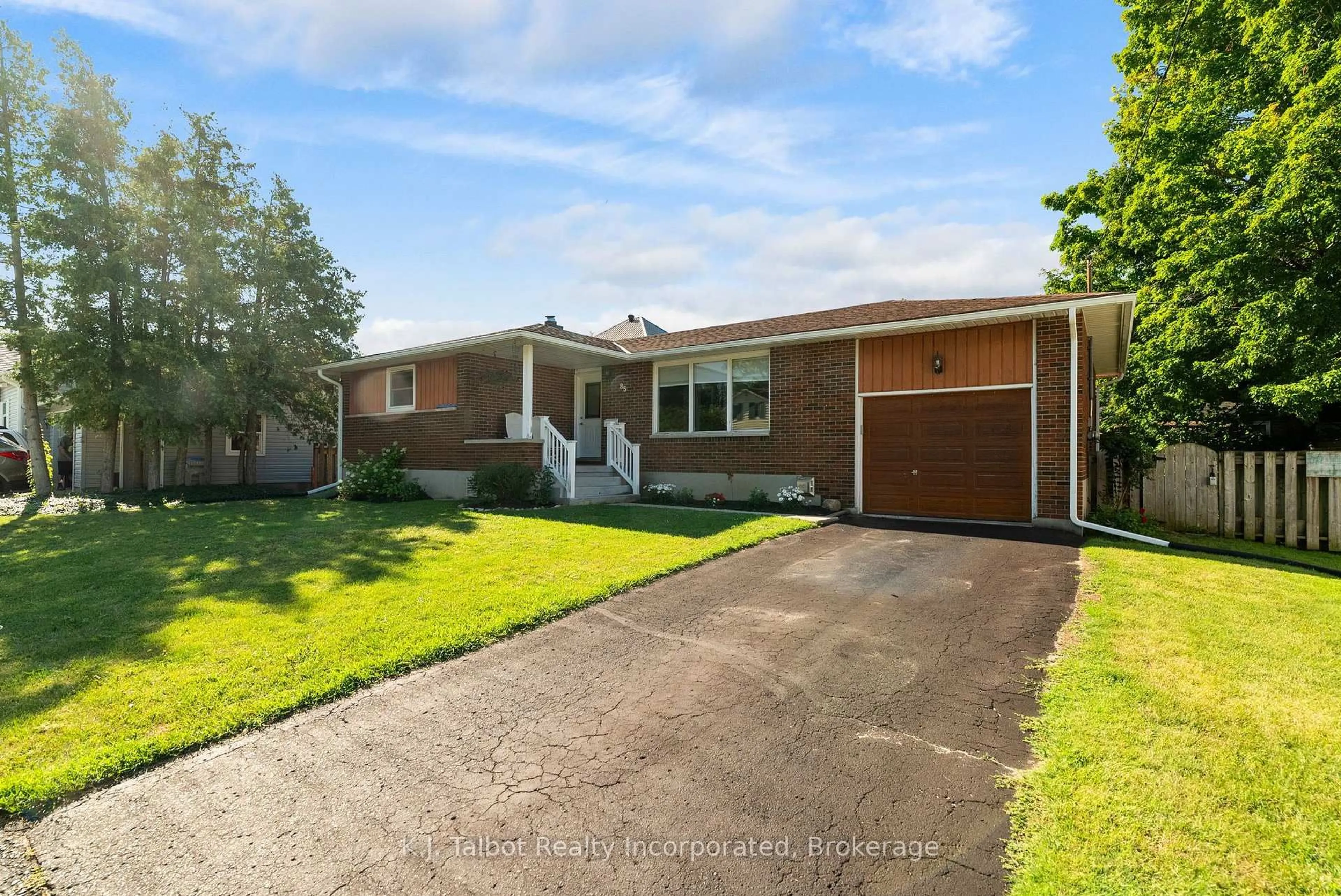 A pic from outside/outdoor area/front of a property/back of a property/a pic from drone, street for 85 Picton St, Goderich Ontario N7A 2C4