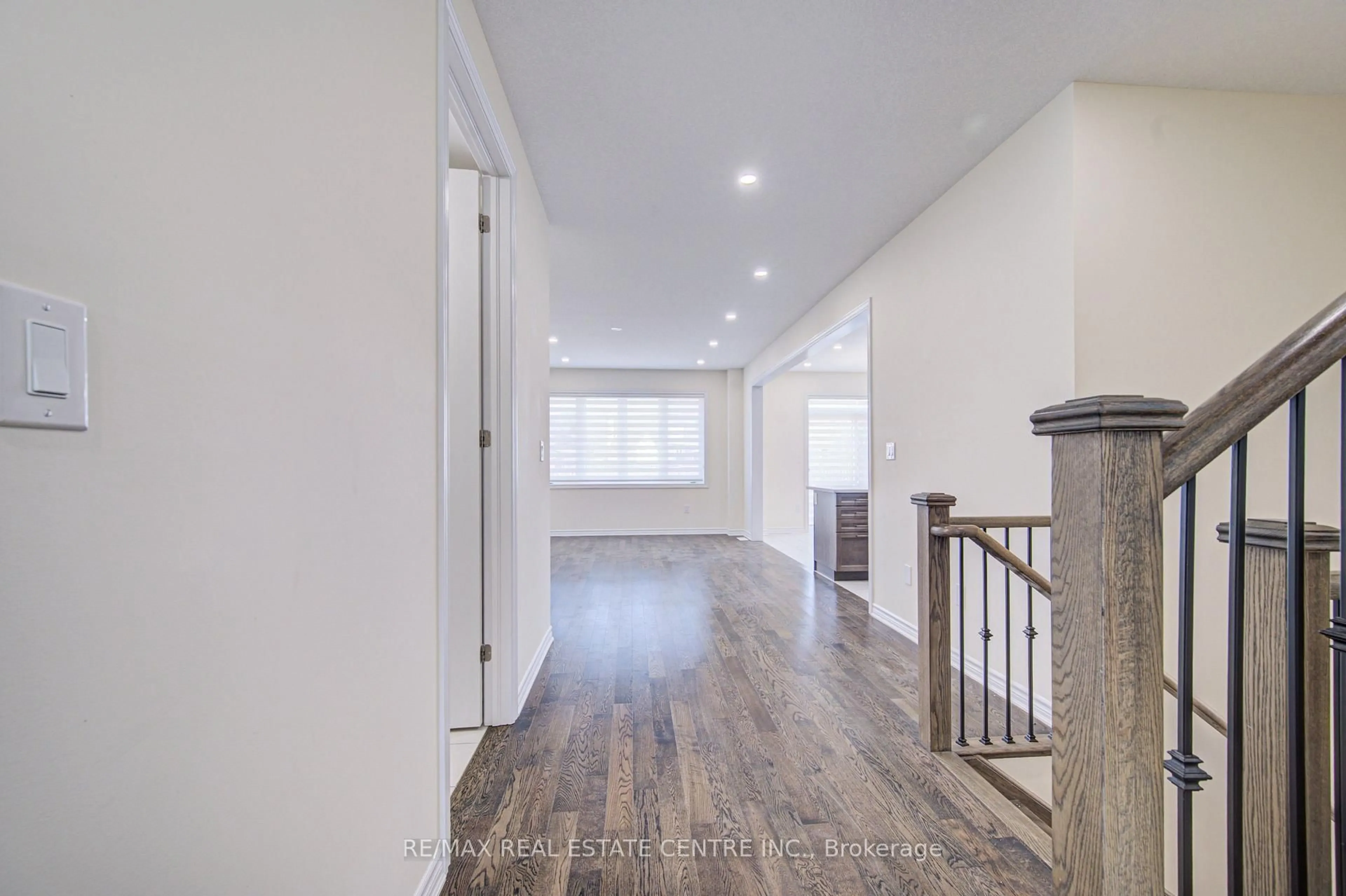 Indoor entryway for 407 Dolman St, Woolwich Ontario N0B 1M0