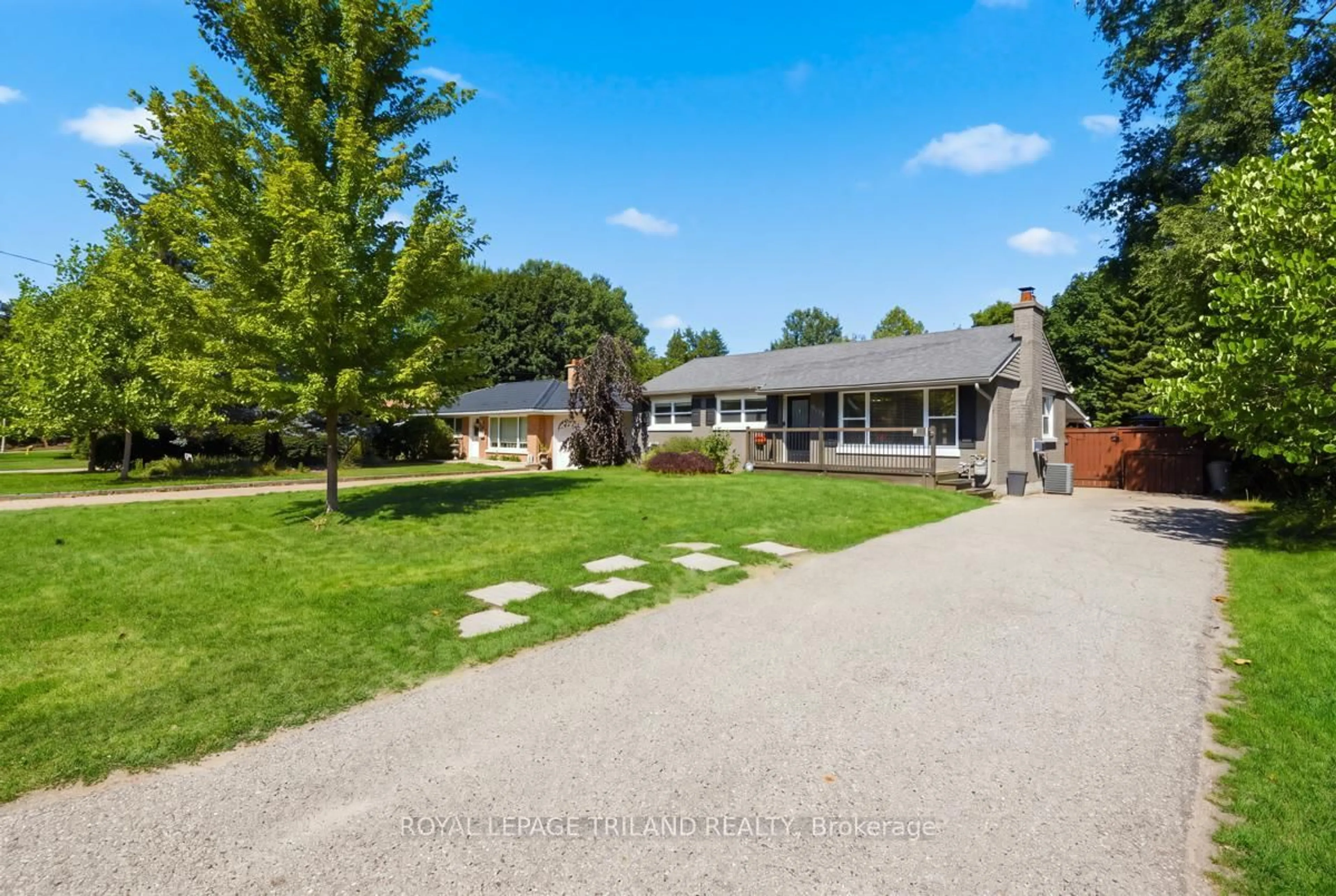 A pic from outside/outdoor area/front of a property/back of a property/a pic from drone, unknown for 308 Reynolds Rd, London South Ontario N6K 2P1