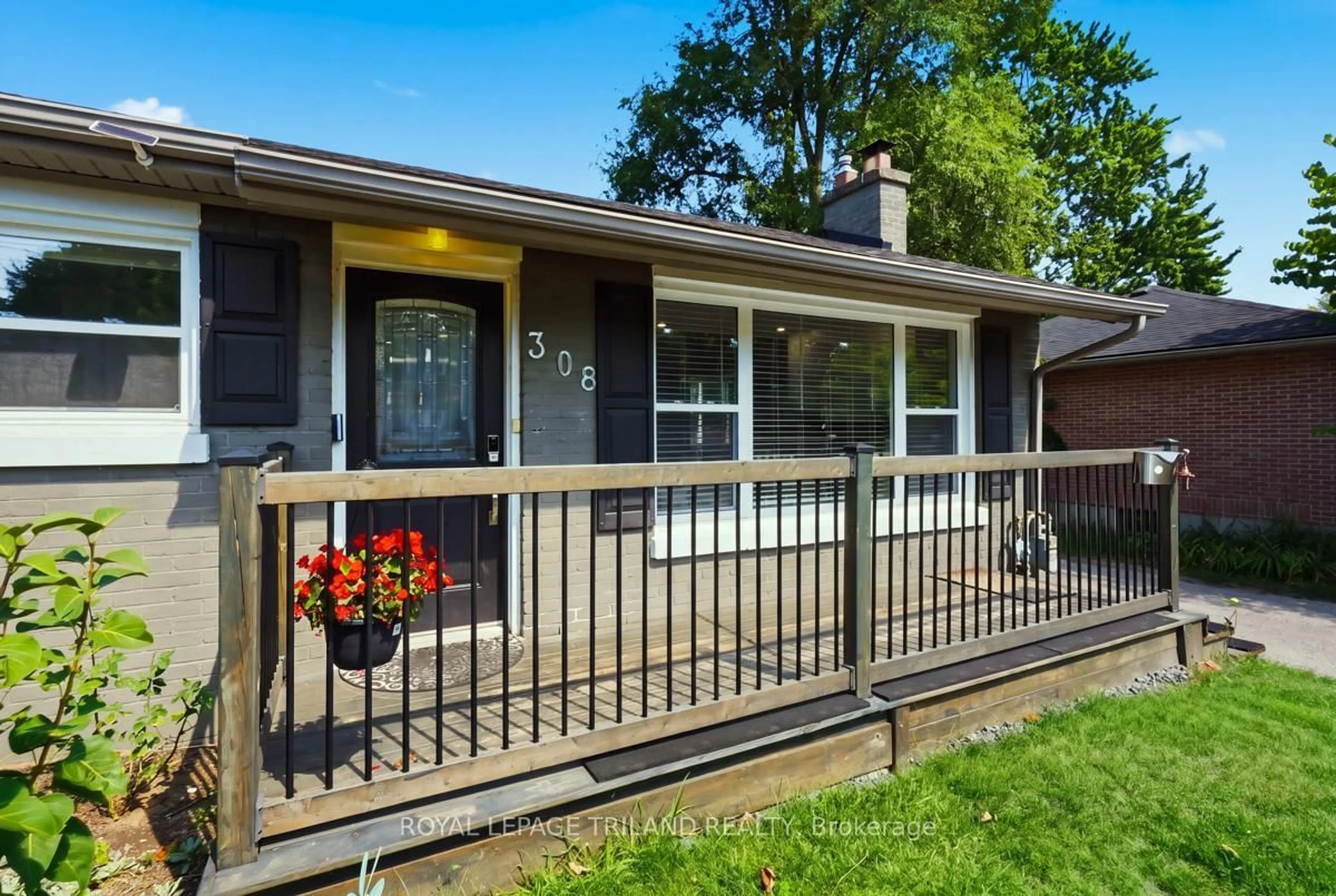 Home with vinyl exterior material, street for 308 Reynolds Rd, London South Ontario N6K 2P1