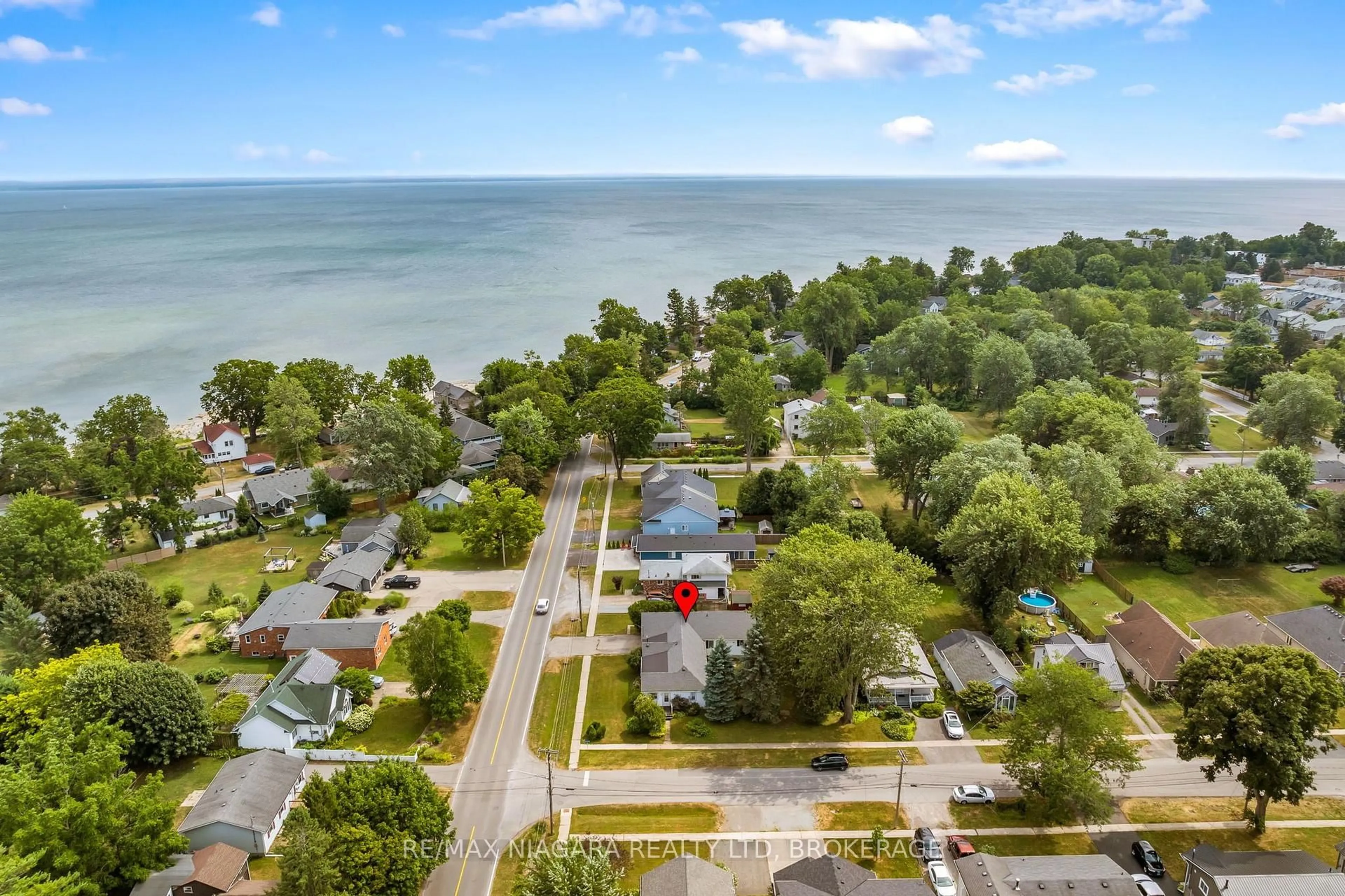 A pic from outside/outdoor area/front of a property/back of a property/a pic from drone, water/lake/river/ocean view for 333 Ridge Rd, Fort Erie Ontario L0S 1B0