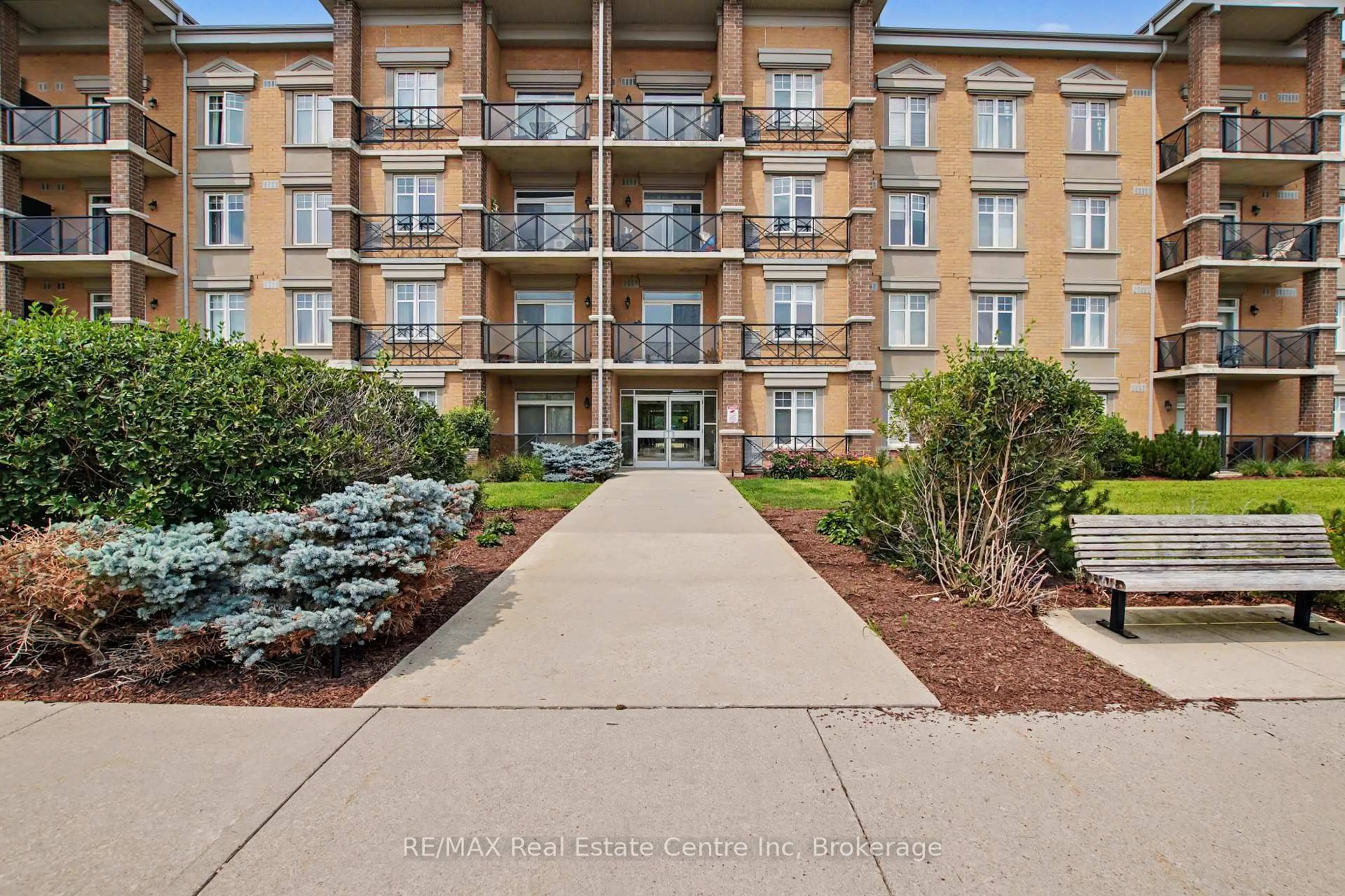 Patio, unknown for 2 Colonial Dr #410, Guelph Ontario N1L 0K8