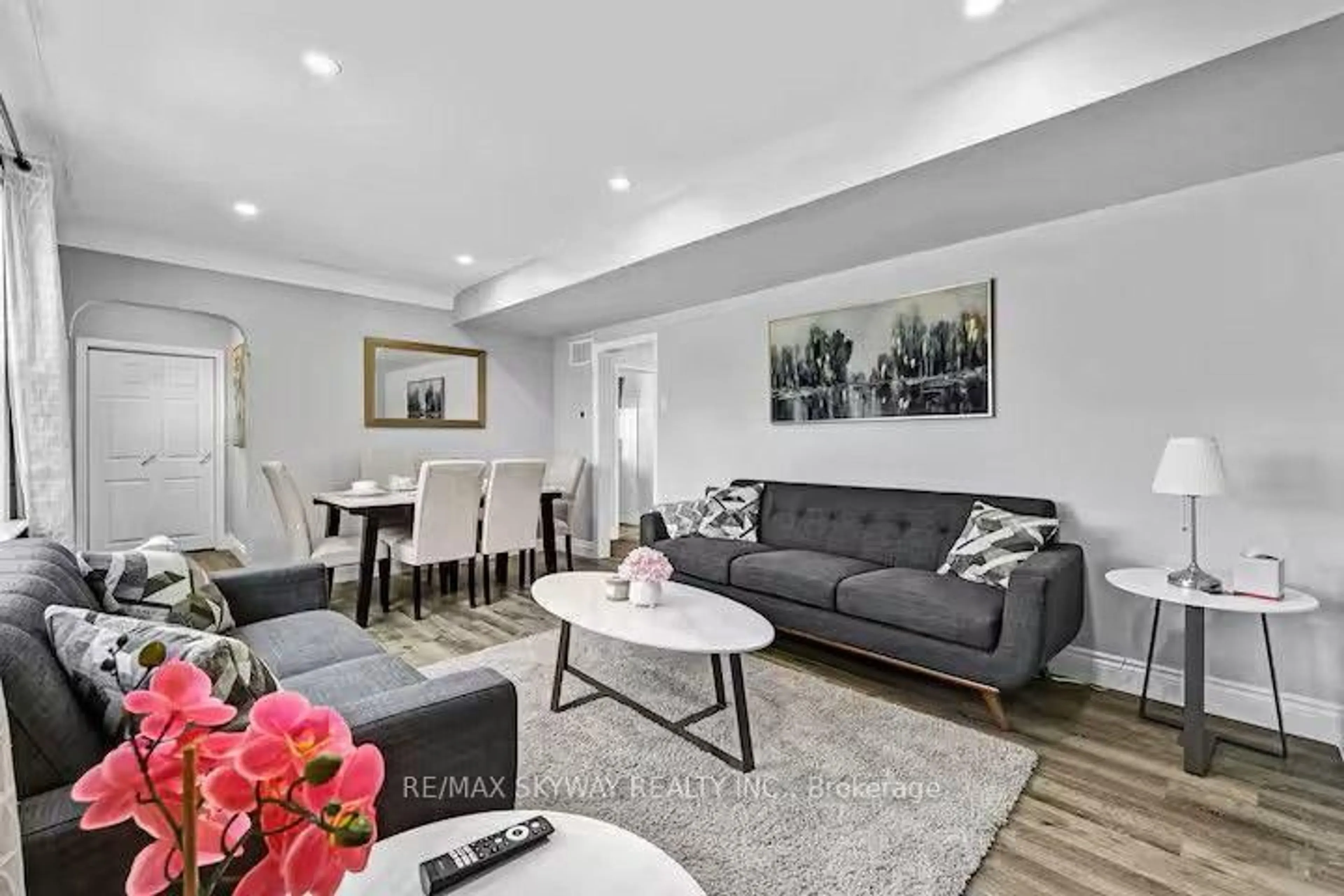 Living room with furniture, unknown for 6292 BELLEVUE St, Niagara Falls Ontario L2E 1Z1
