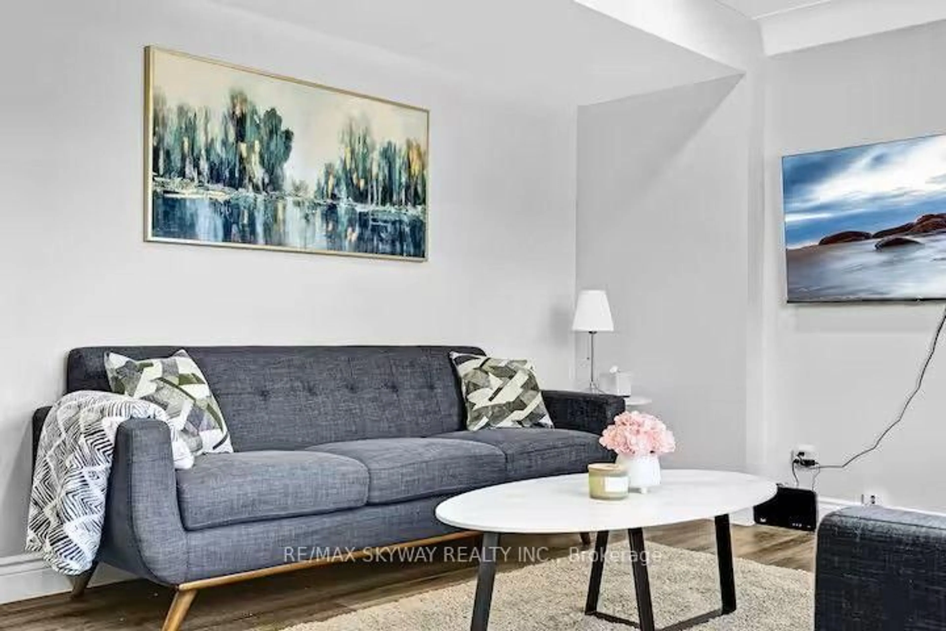 Living room with furniture, unknown for 6292 BELLEVUE St, Niagara Falls Ontario L2E 1Z1