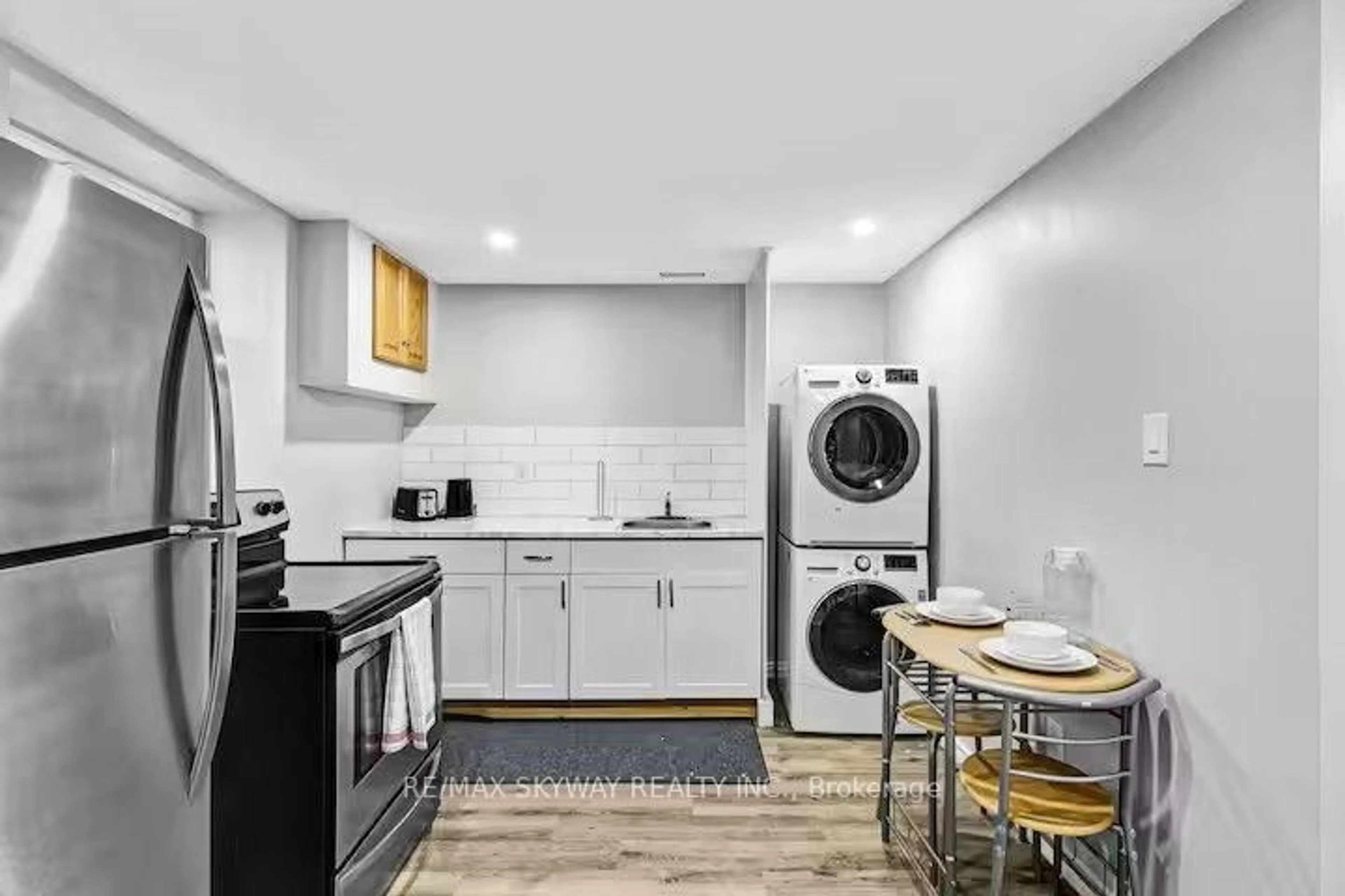 Standard kitchen, unknown for 6292 BELLEVUE St, Niagara Falls Ontario L2E 1Z1
