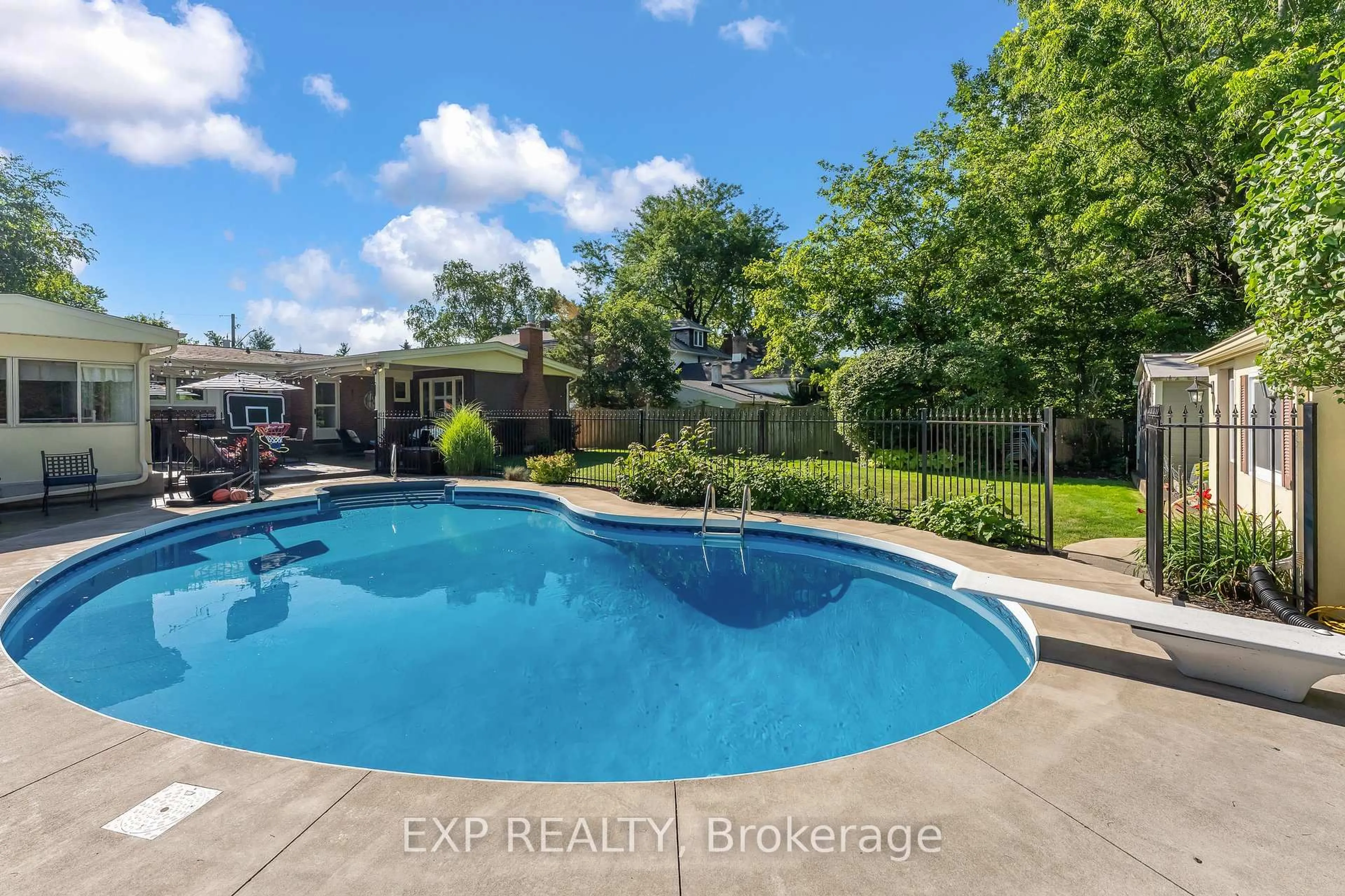 Pool for 3279 Saint Patrick Ave, Niagara Falls Ontario L2J 2N3